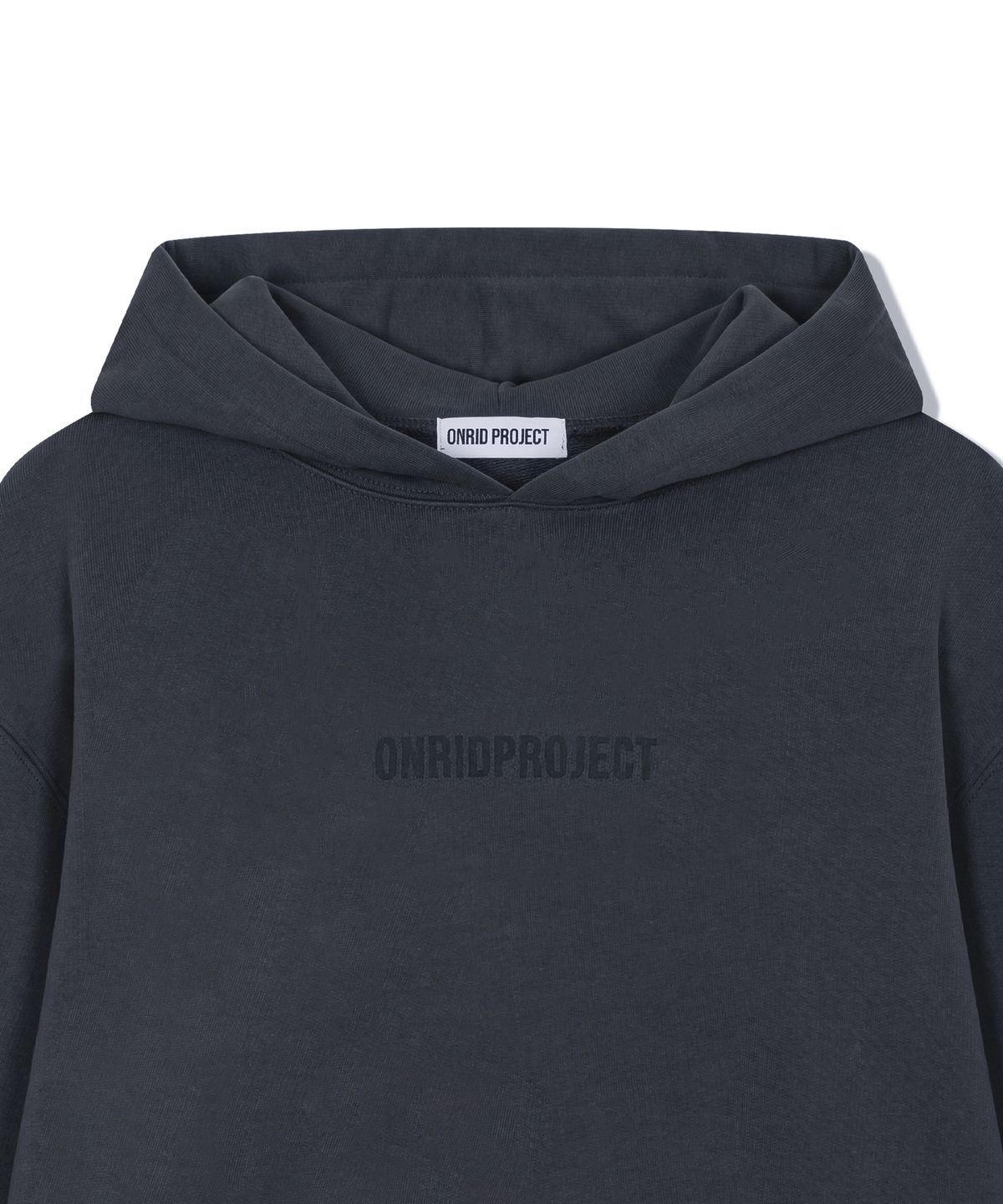 온리드프로젝트(ONRIDPROJECT) 맨즈 에센셜 크롭 후디 - 차콜
