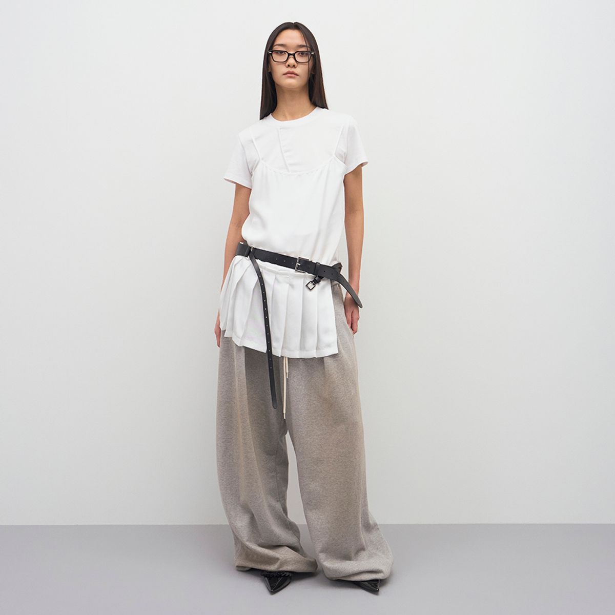 엘씨디씨티엠(LCDC™) UNBALANCED PLEATS SLEEVELESS TOP