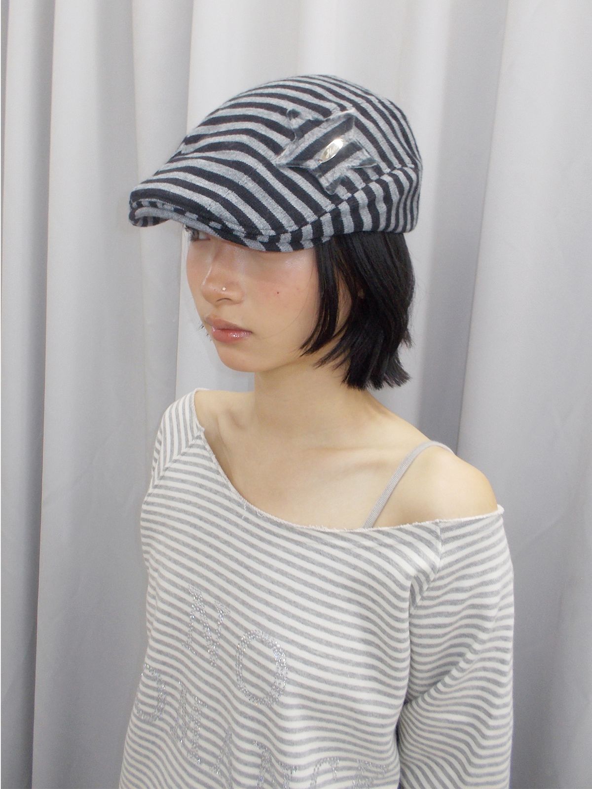 헤티(HETIT) Y2K 스트라이프 헌팅 캡 (블랙)