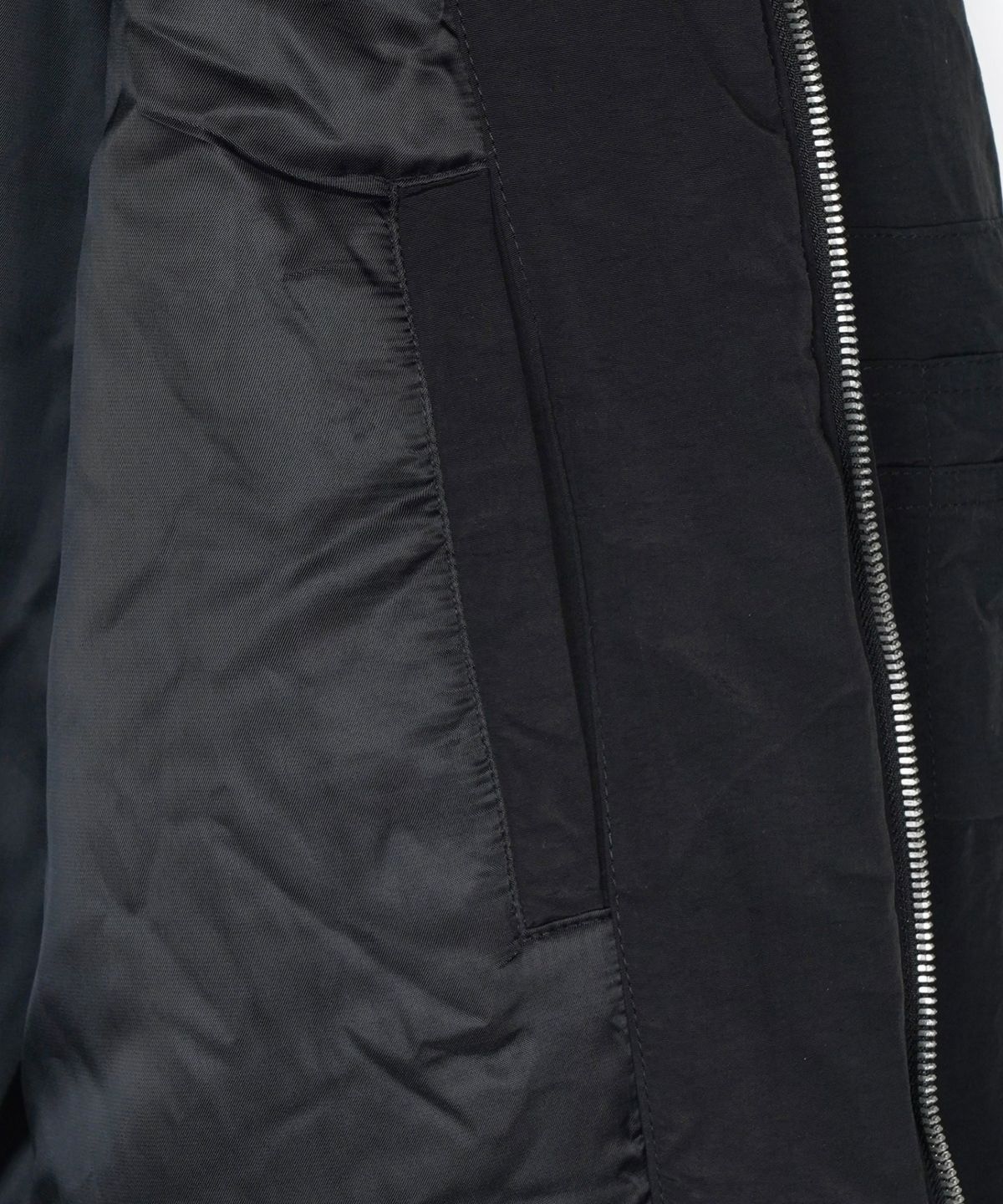 아이돈워너셀(IDWS) Solid High Neck Ma-1 Black
