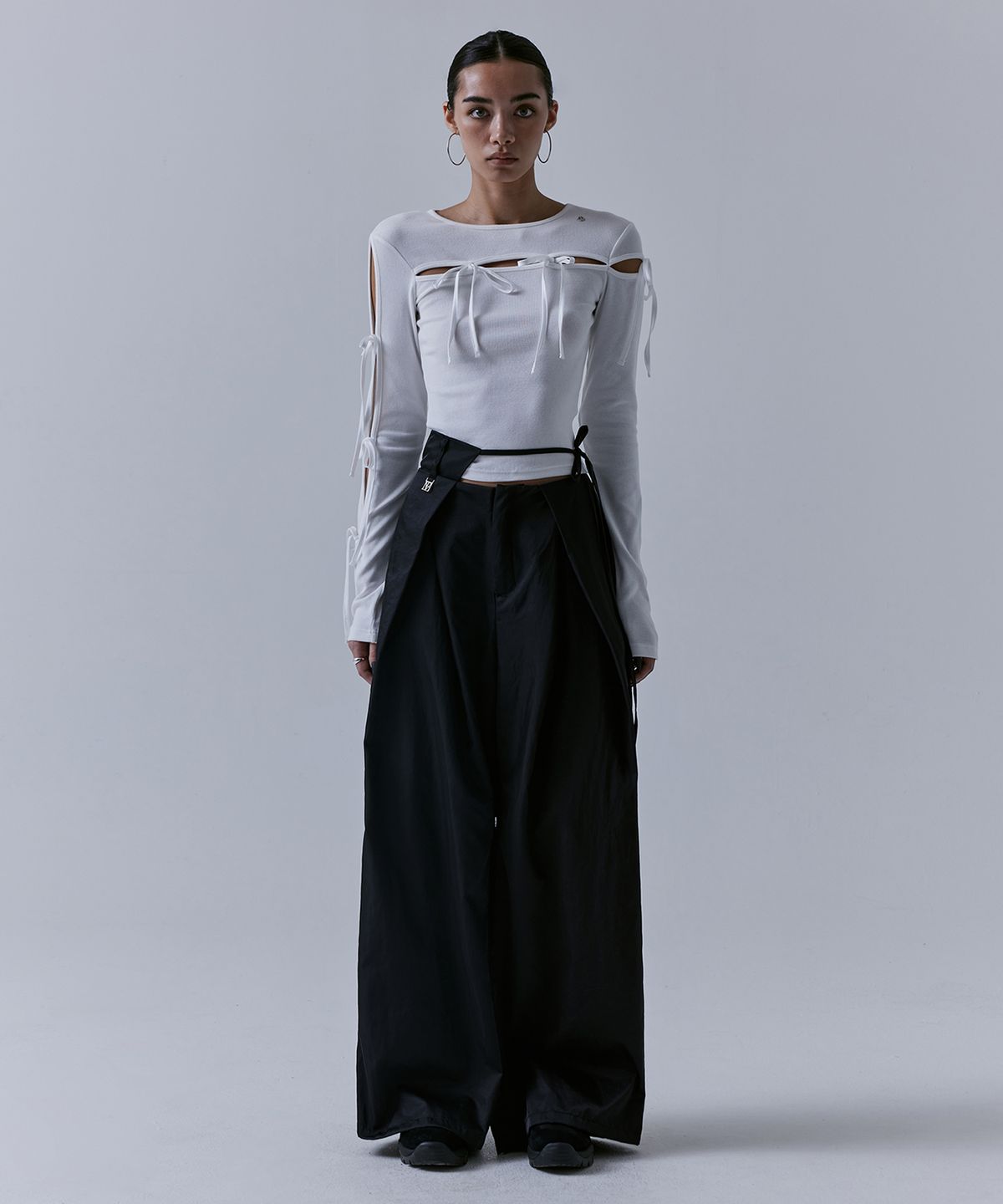 트리밍버드(TREEMINGBIRD) Unbalance Waist Strap Pants [ Black ]
