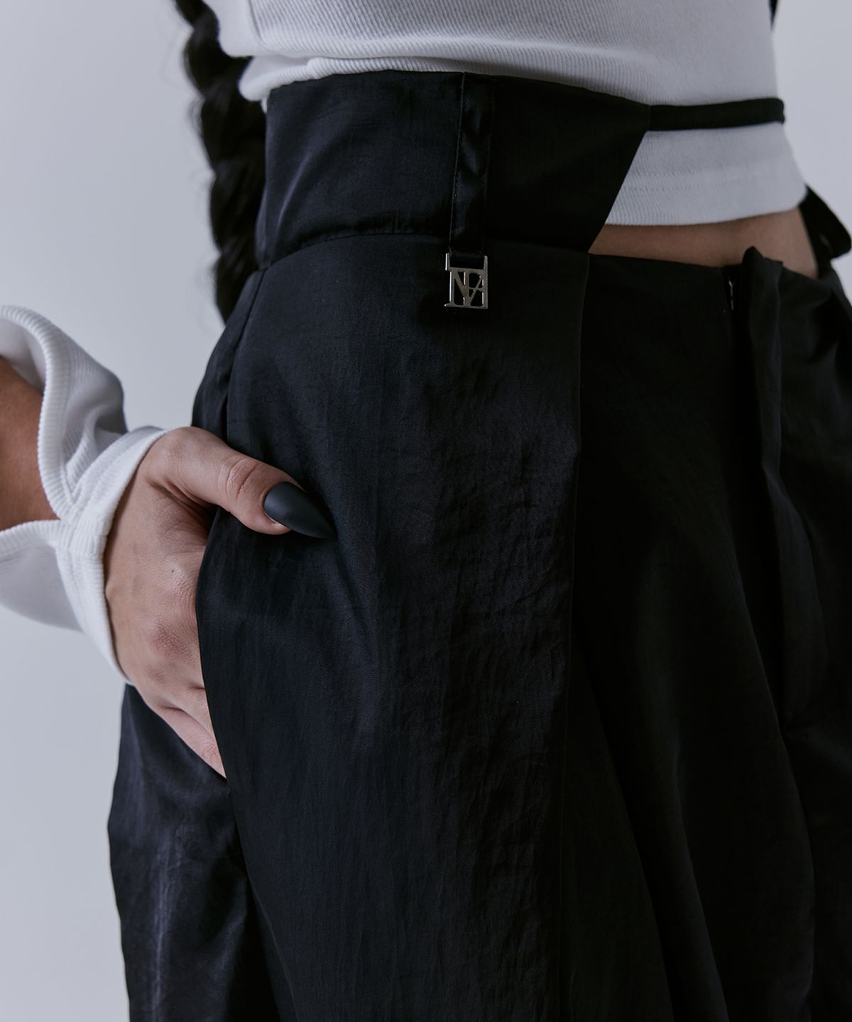 트리밍버드(TREEMINGBIRD) Unbalance Waist Strap Pants [ Black ]