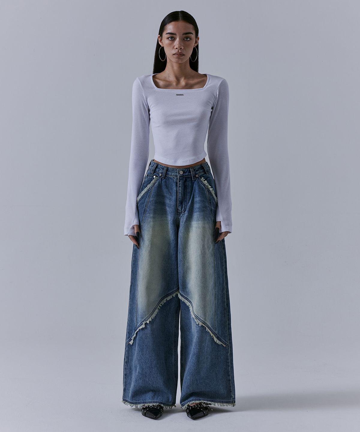 트리밍버드(TREEMINGBIRD) Square Neck Finger Hole Long Sleeve [ White ]