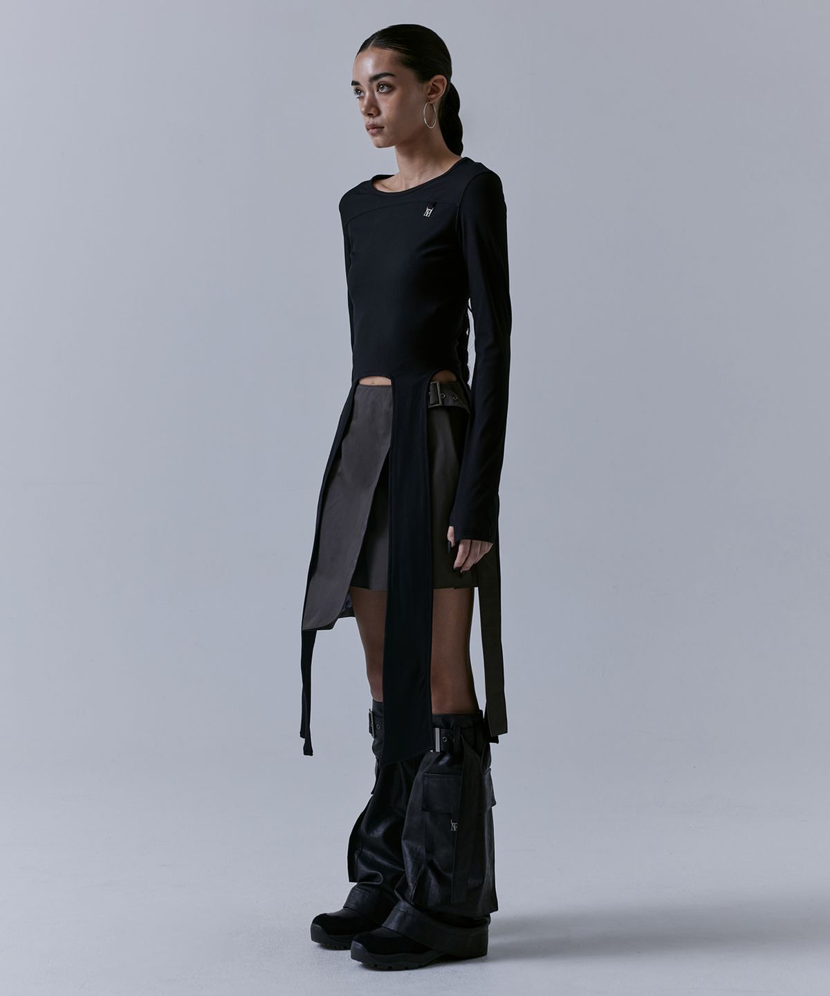 트리밍버드(TREEMINGBIRD) Back-less Strap Long Sleeve [ Black ]