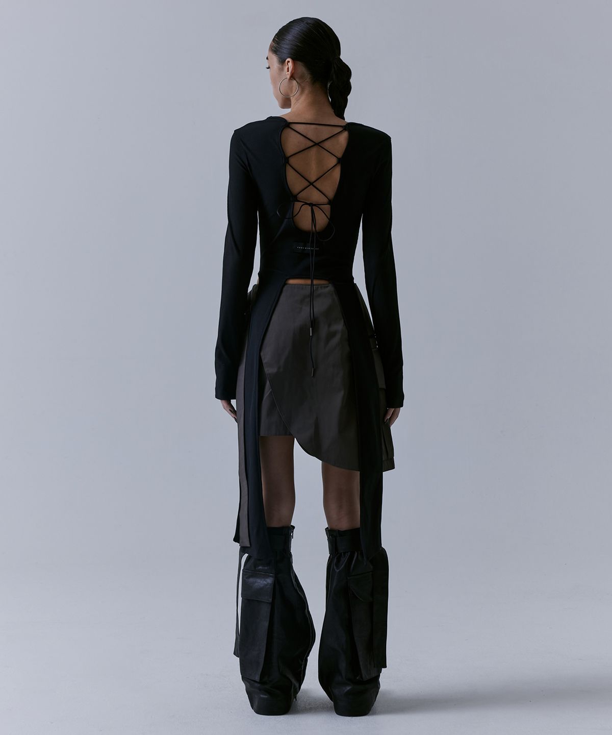 트리밍버드(TREEMINGBIRD) Back-less Strap Long Sleeve [ Black ]