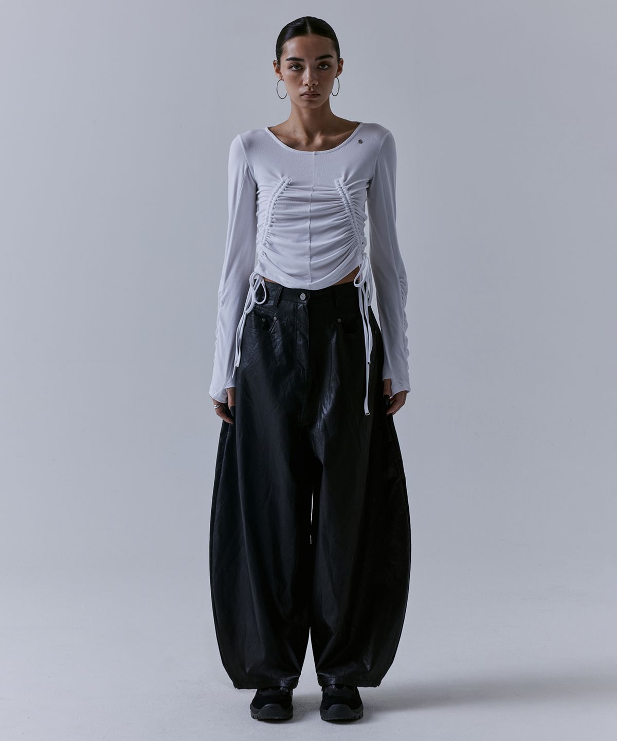 트리밍버드(TREEMINGBIRD) Multi String Shirring Long Sleeve [ White ]