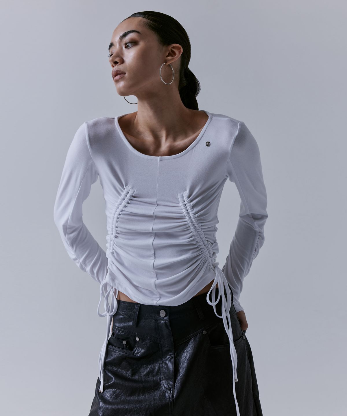트리밍버드(TREEMINGBIRD) Multi String Shirring Long Sleeve [ White ]