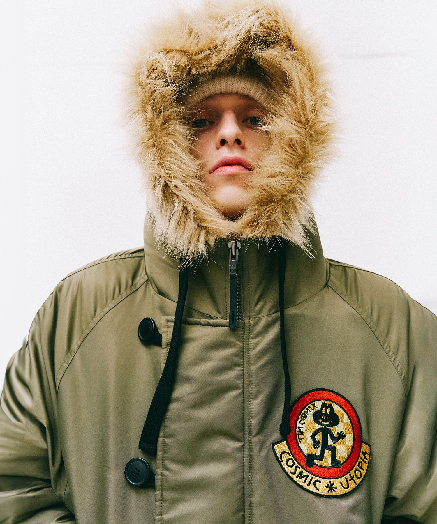 팀코믹스(TIMCOMIX) 패치드 MA-1 후디드 덱 점퍼_카키 - 사이즈 & 후기