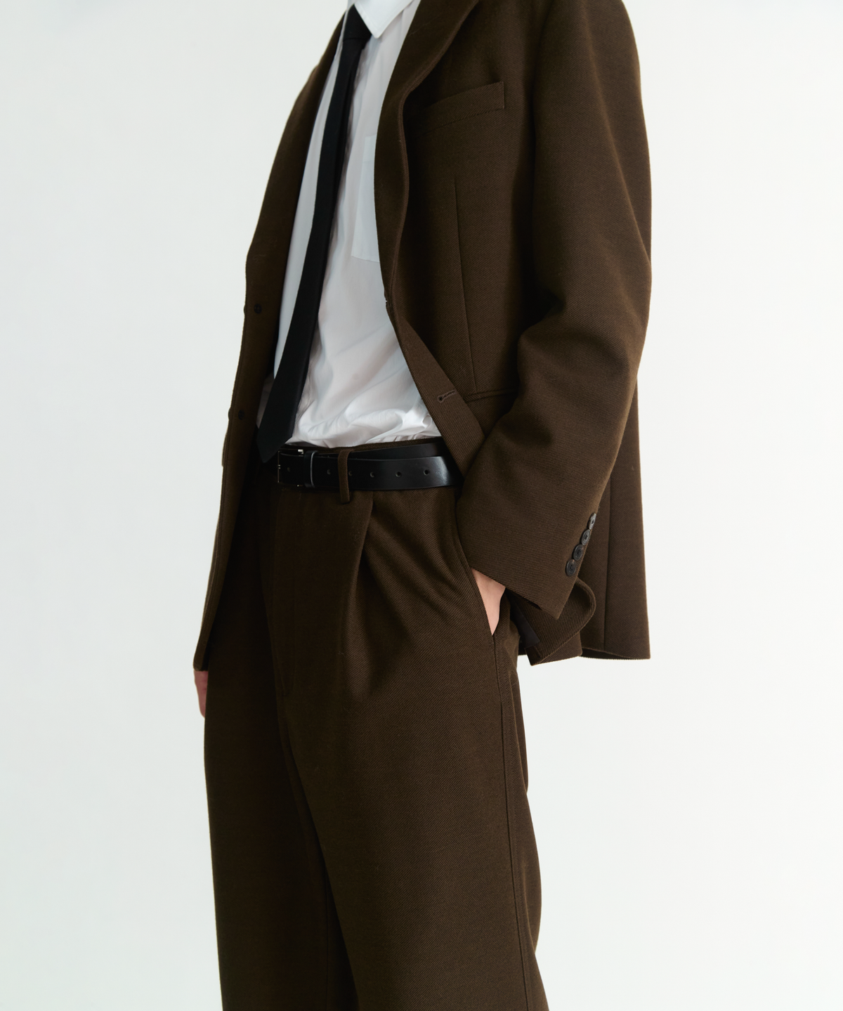 넌블랭크(NONBLANK) 세미 오버 핏 저지 블레이저_DARK BROWN