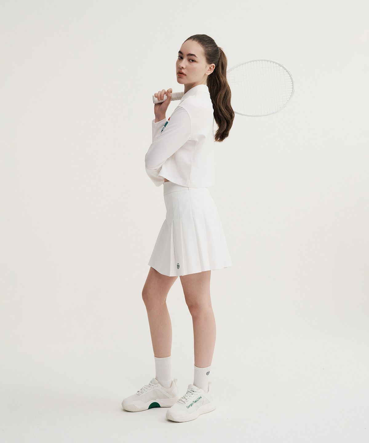 세르지오 타키니(SERGIO TACCHINI) W 플래그 우븐 중기장 플리츠 스커트 (White)