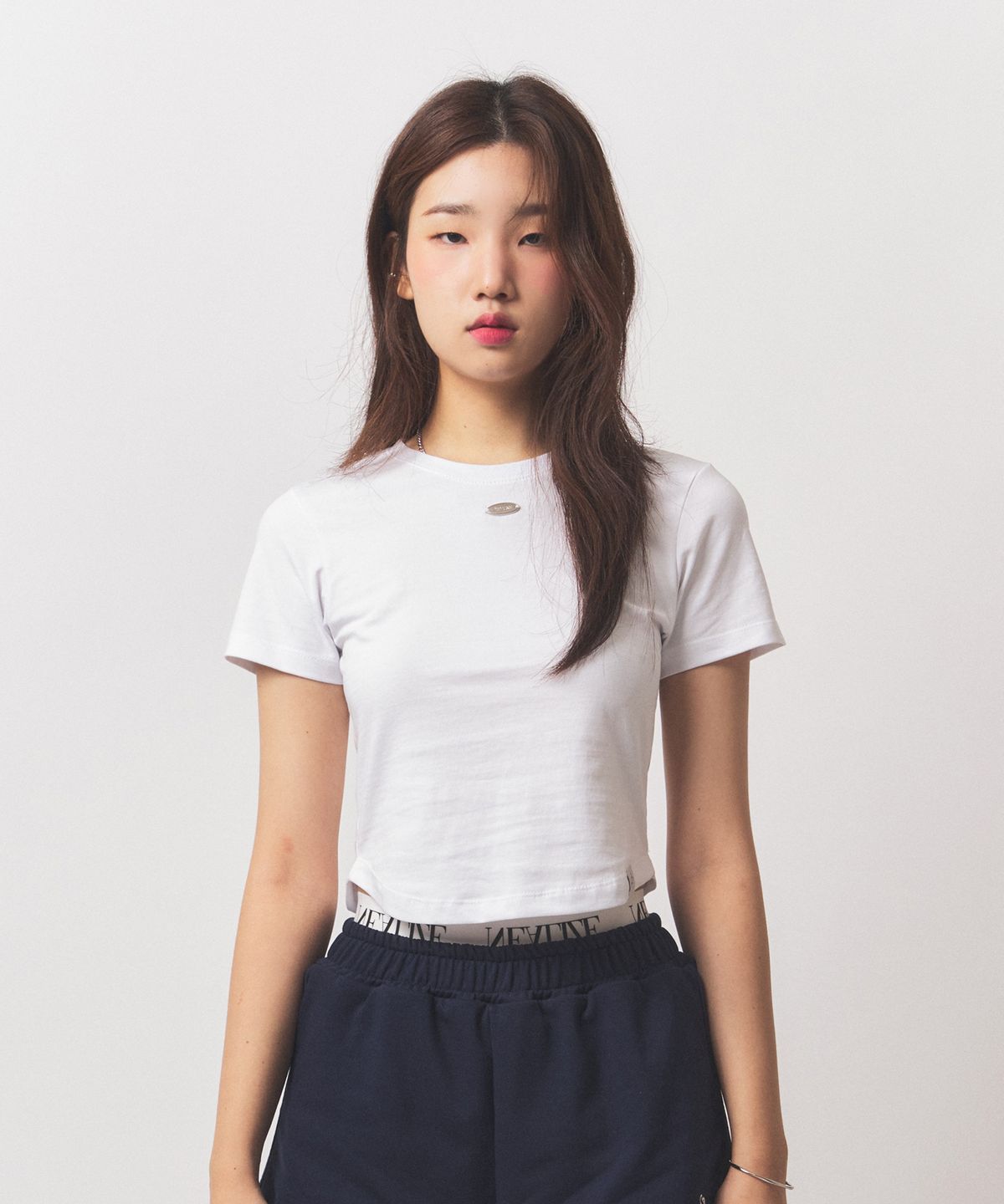 닐라이즈(NEALIZE) Round Semi Crop T-Shirt White