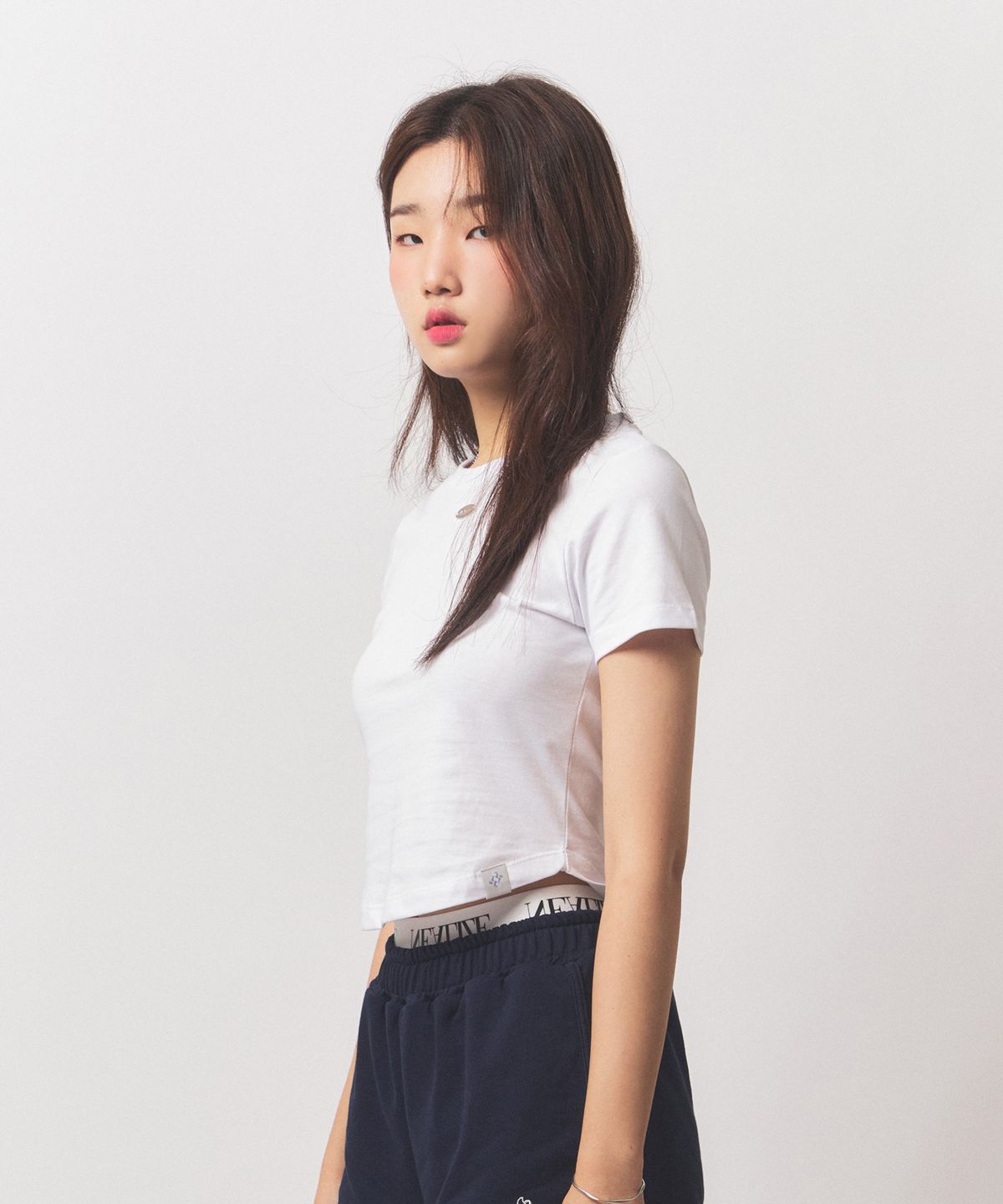 닐라이즈(NEALIZE) Round Semi Crop T-Shirt White