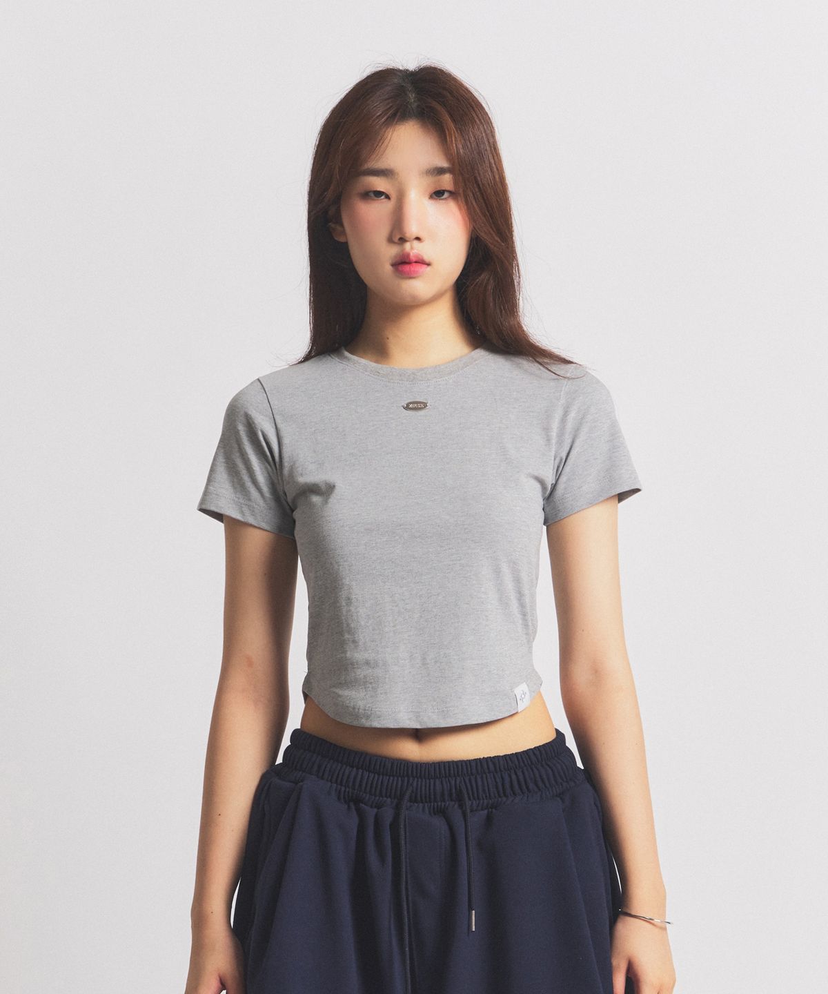 닐라이즈(NEALIZE) Round Semi Crop T-Shirt Gray