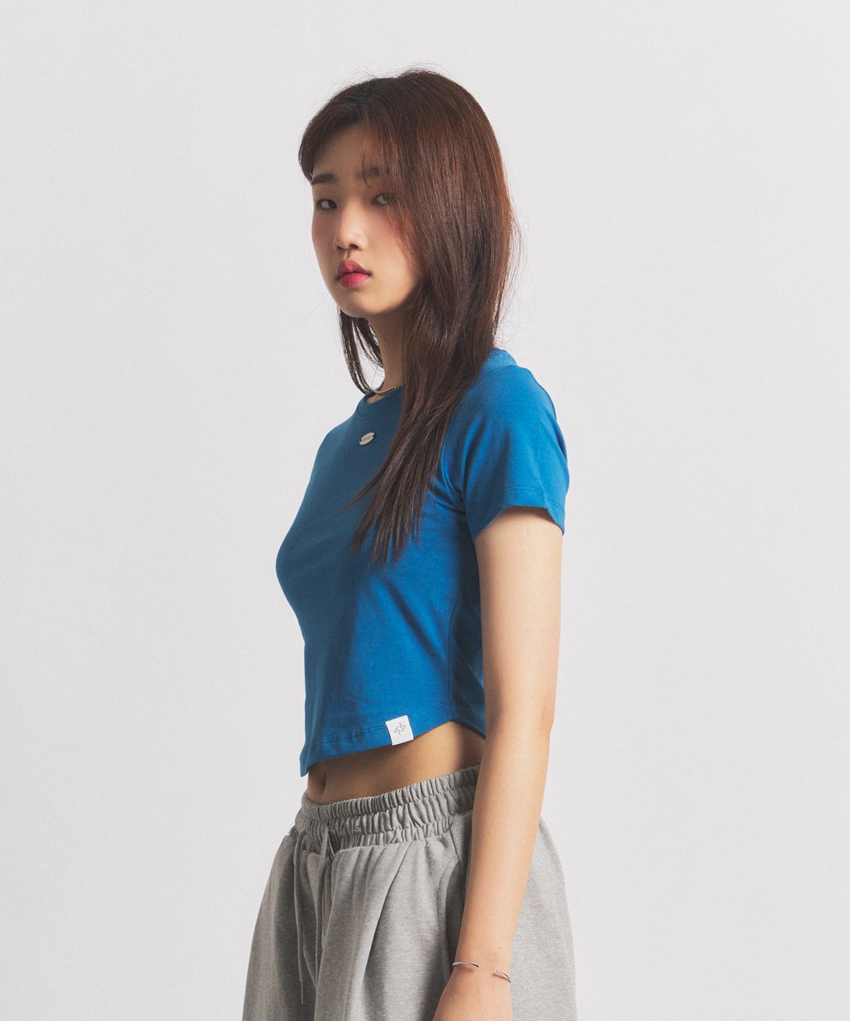 닐라이즈(NEALIZE) Round Semi Crop T-Shirt Blue