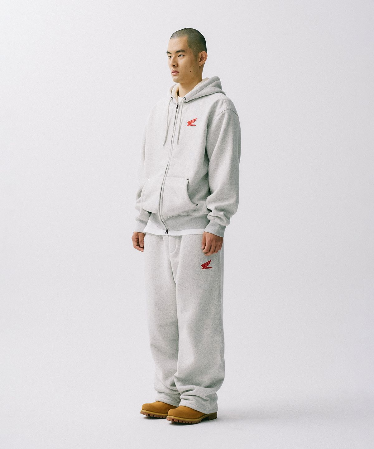 핍스 모터사이클(PHYPS MOTORCYCLE) Silky Boa Wing logo Sweat Pants_Oatmeal