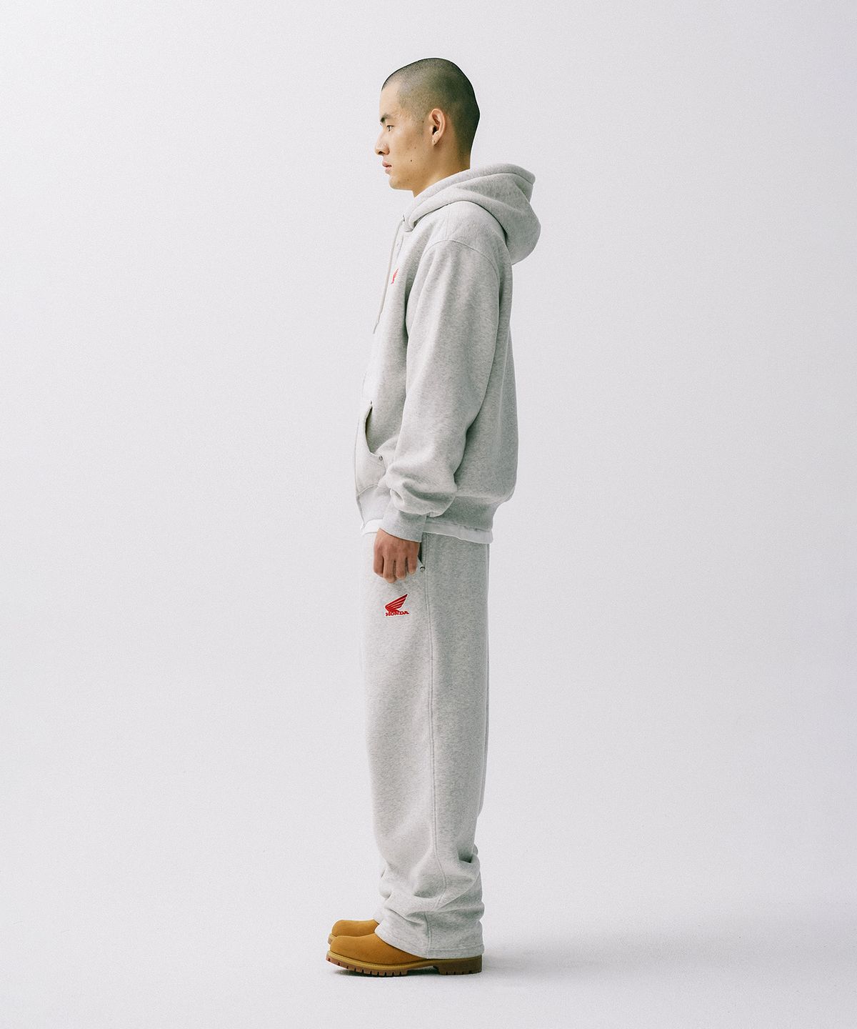 핍스 모터사이클(PHYPS MOTORCYCLE) Silky Boa Wing logo Sweat Pants_Oatmeal