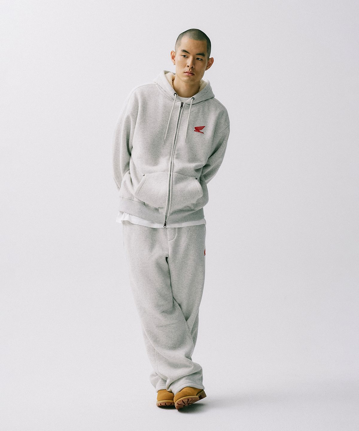 핍스 모터사이클(PHYPS MOTORCYCLE) Silky Boa Wing logo Sweat Pants_Oatmeal