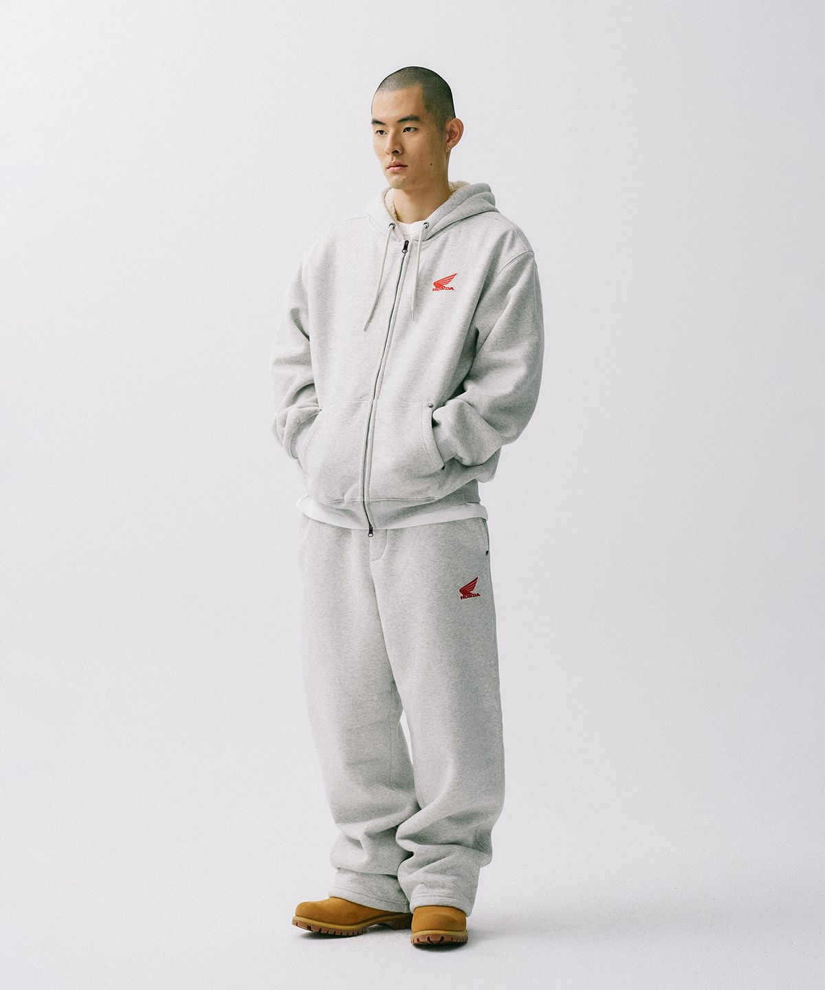 핍스 모터사이클(PHYPS MOTORCYCLE) Silky Boa Wing logo Sweat Pants_Oatmeal