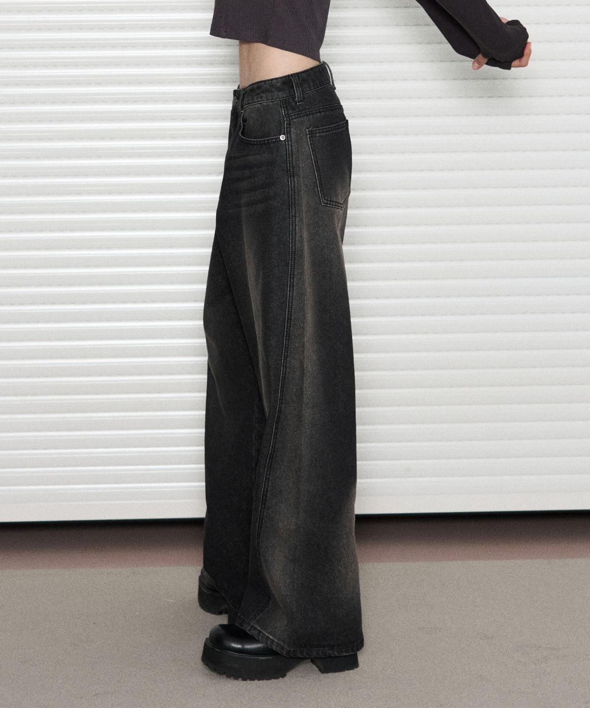레더리(LEATHERY) 워시드 와이드 데님 팬츠 [BLACK]