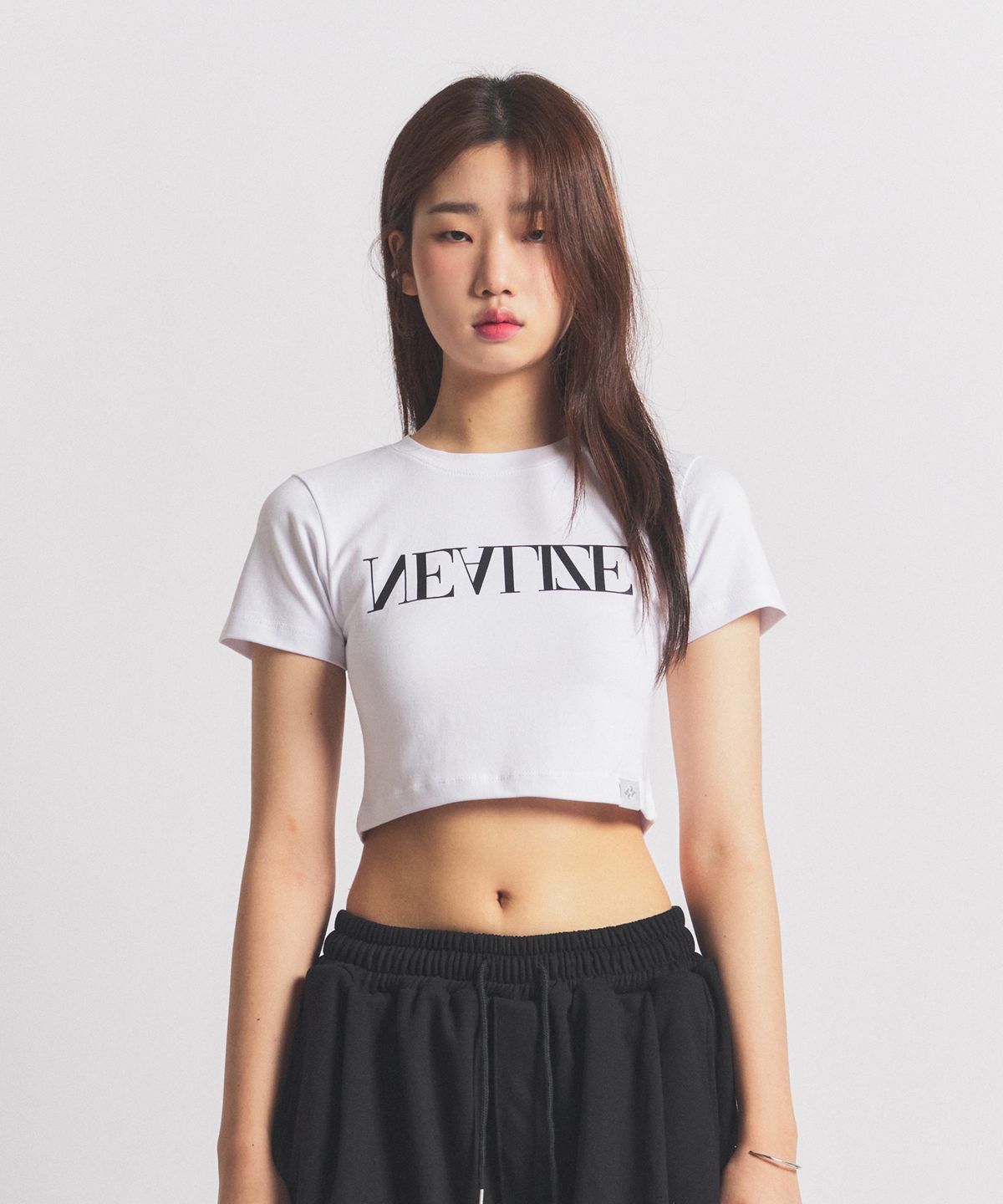 닐라이즈(NEALIZE) Logo Cropped Short Sleeve T-shirt White