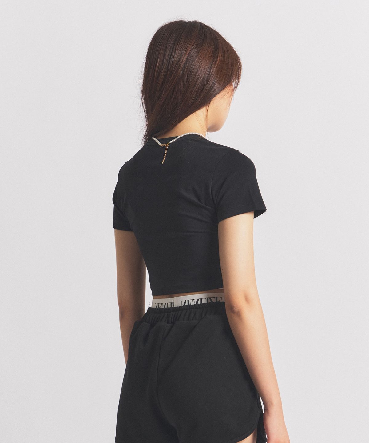 닐라이즈(NEALIZE) Logo Cropped Short Sleeve T-shirt Black