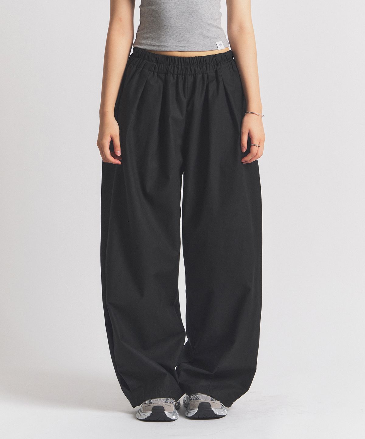 닐라이즈(NEALIZE) Mid-Rise Wide Pants Black