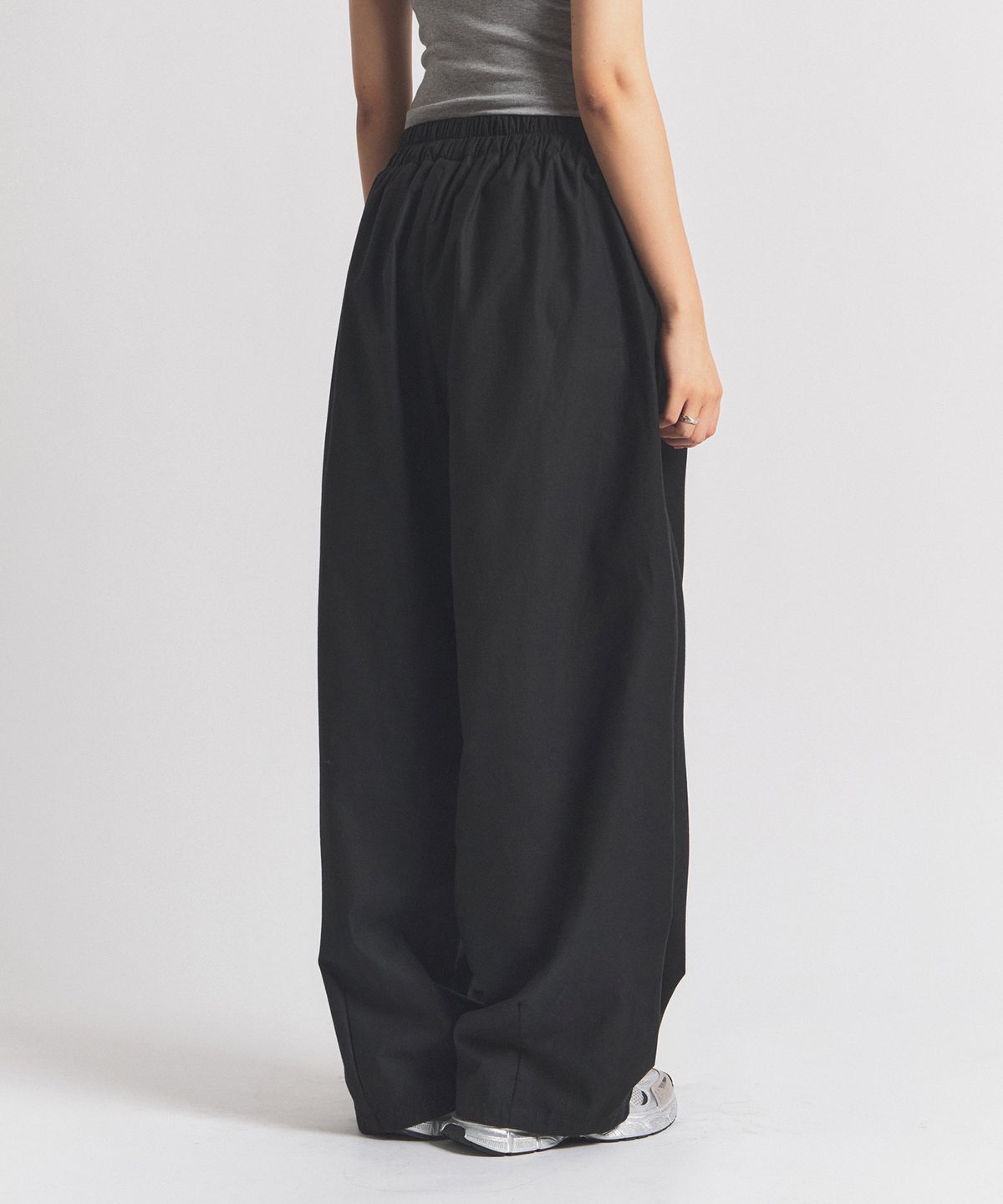 닐라이즈(NEALIZE) Mid-Rise Wide Pants Black