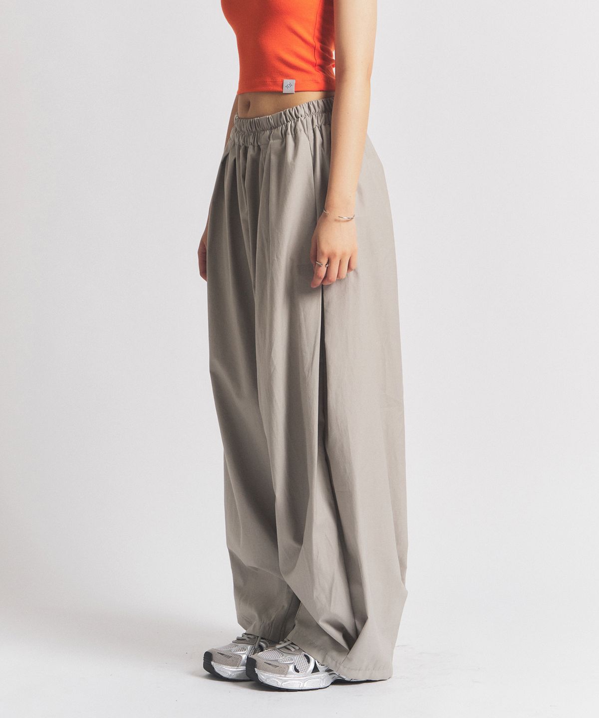 닐라이즈(NEALIZE) Mid-Rise Wide Pants Light Beige