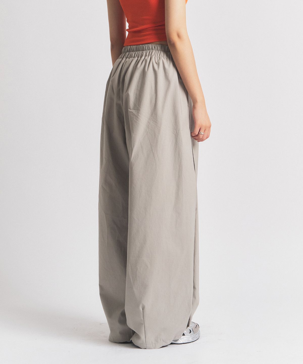 닐라이즈(NEALIZE) Mid-Rise Wide Pants Light Beige