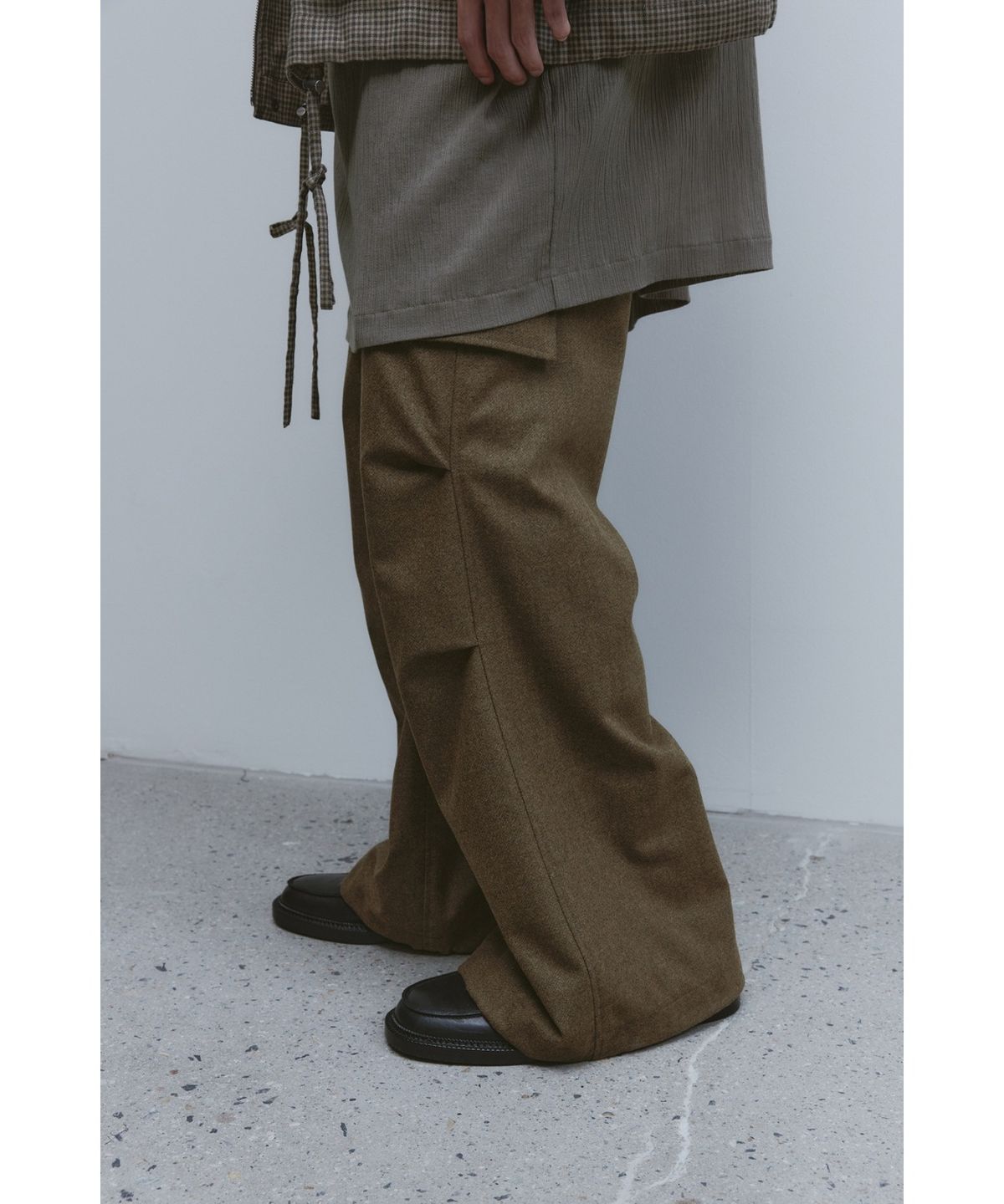 유스(YOUTH) Strap Wide Cargo Pants - Beige