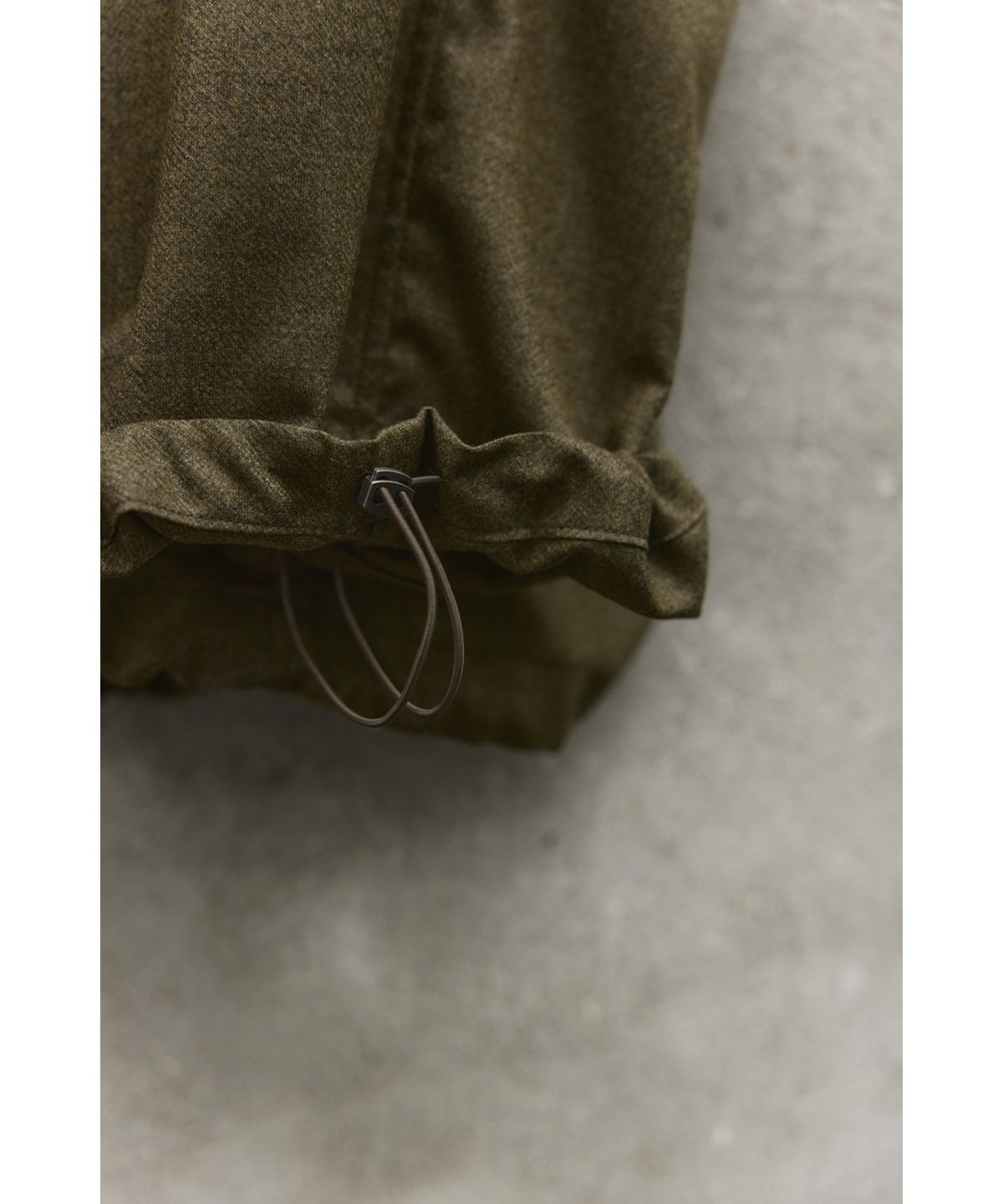 유스(YOUTH) Strap Wide Cargo Pants - Beige