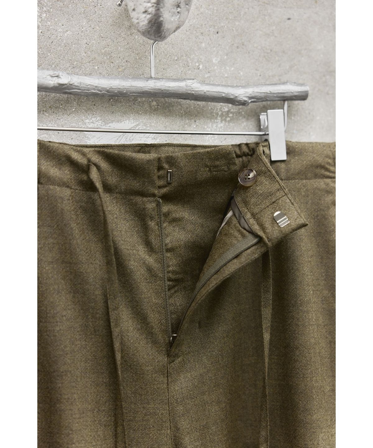 유스(YOUTH) Strap Wide Cargo Pants - Beige