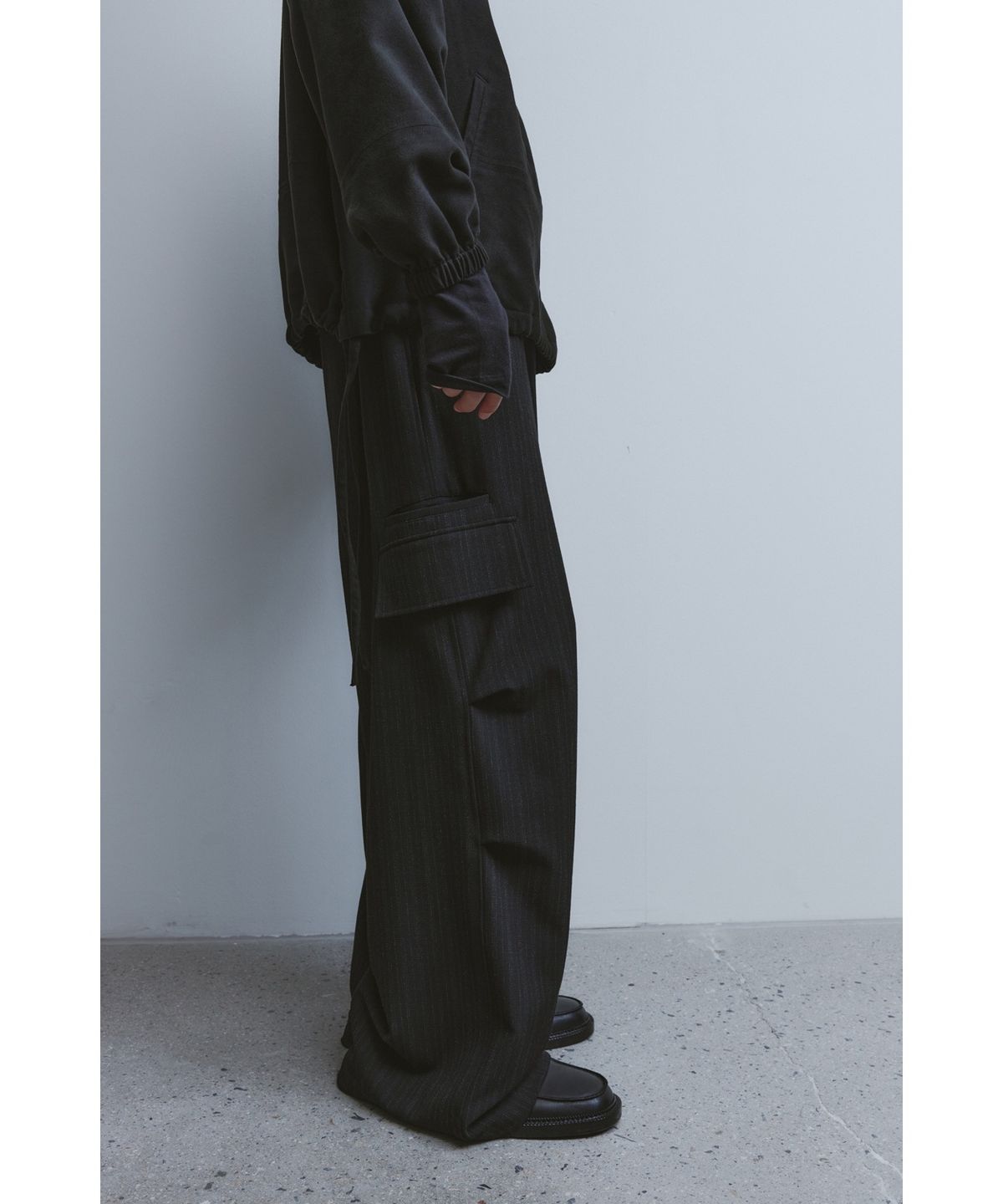 유스(YOUTH) Strap Wide Cargo Pants - Black Stripe