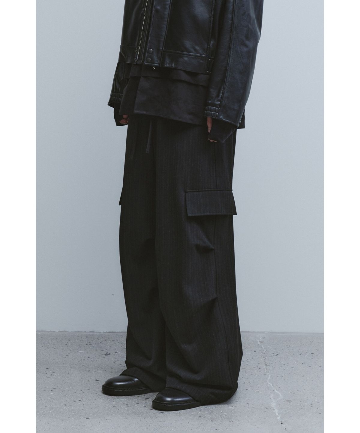 유스(YOUTH) Strap Wide Cargo Pants - Black Stripe