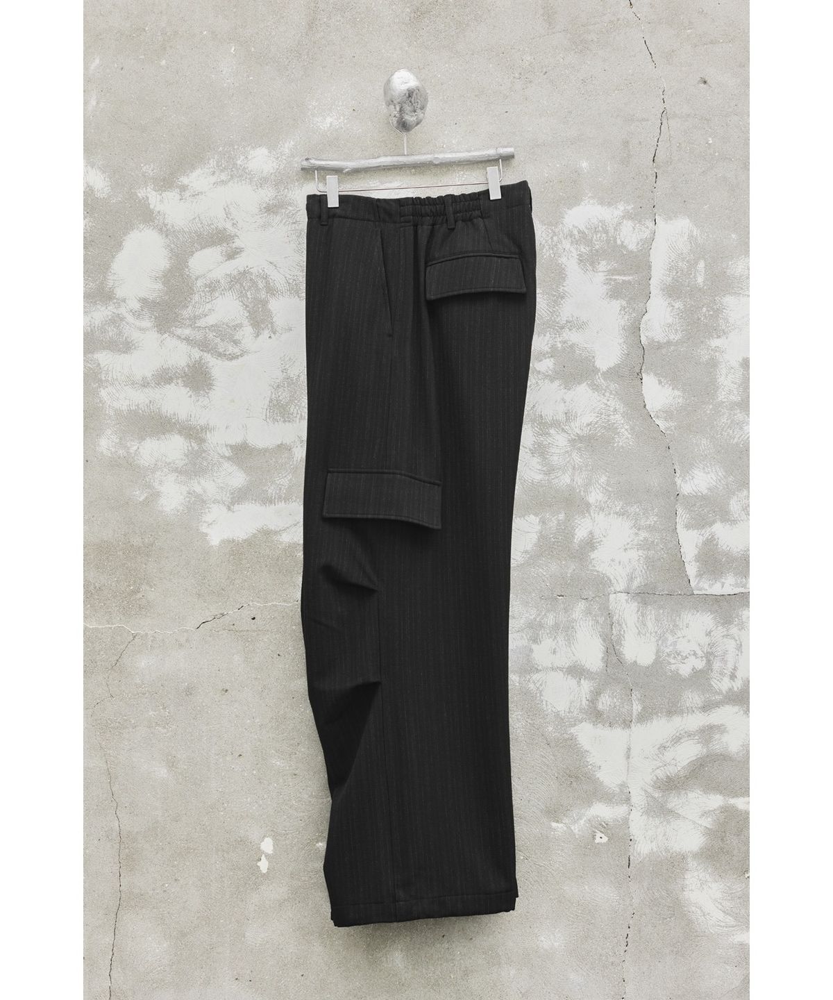 유스(YOUTH) Strap Wide Cargo Pants - Black Stripe