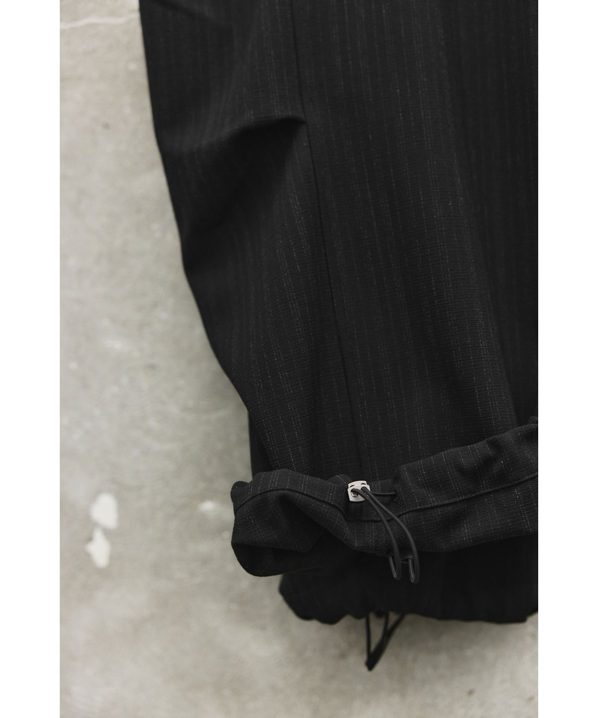 유스(YOUTH) Strap Wide Cargo Pants - Black Stripe