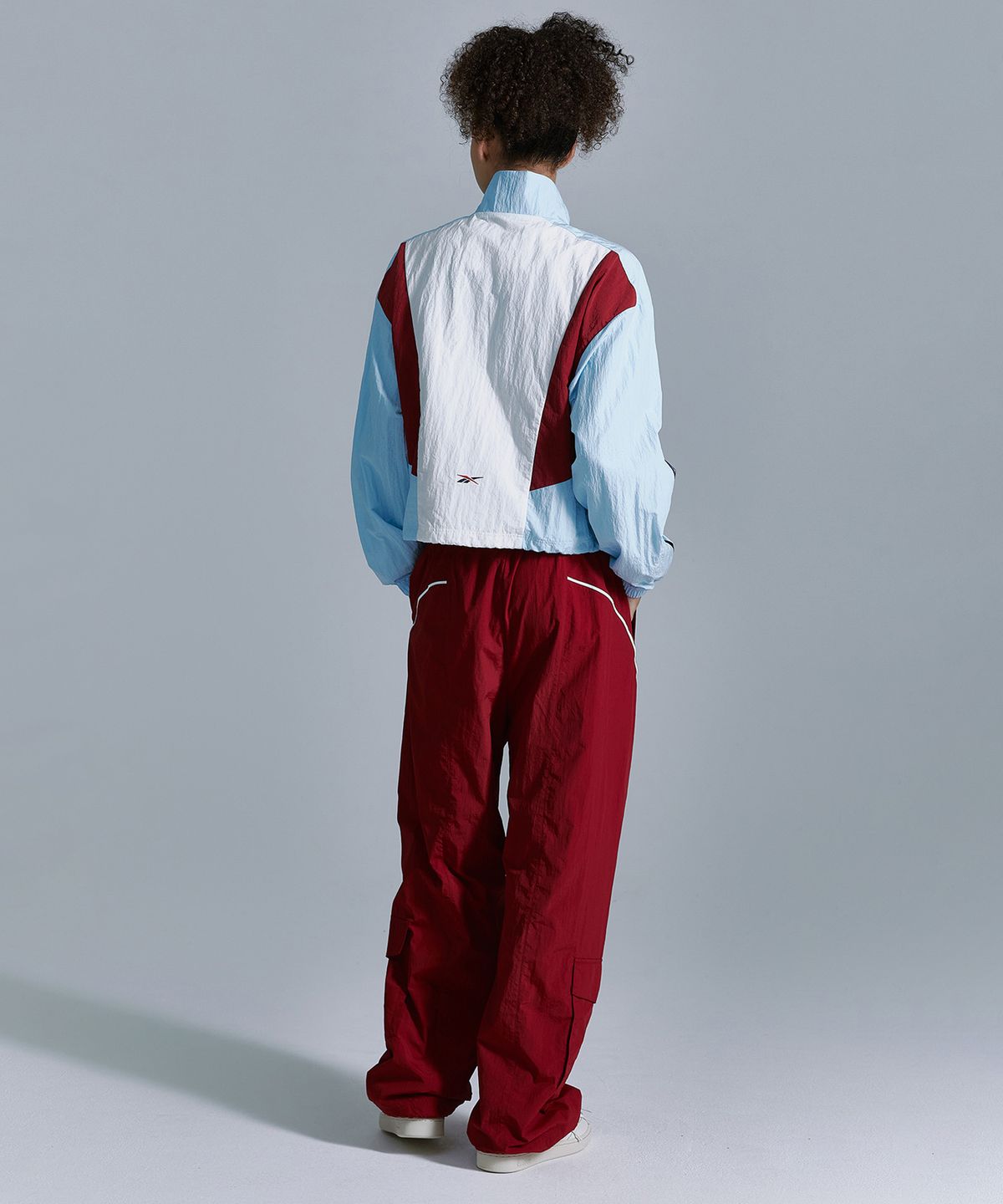리복(REEBOK) 라이벌 크롭 윈드 브레이커 (W) - 블루