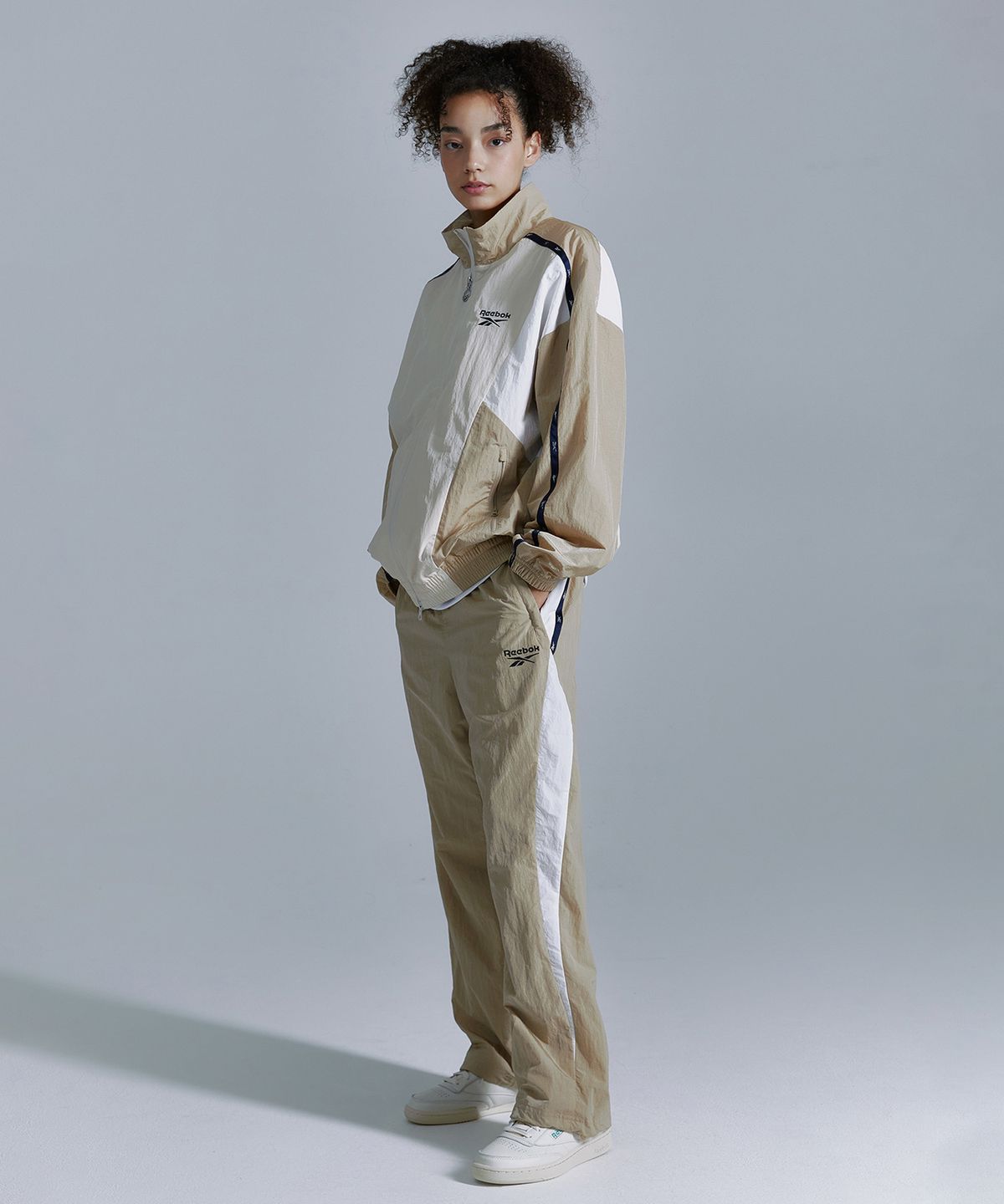 리복(REEBOK) 라이벌 윈드 브레이커 - 베이지