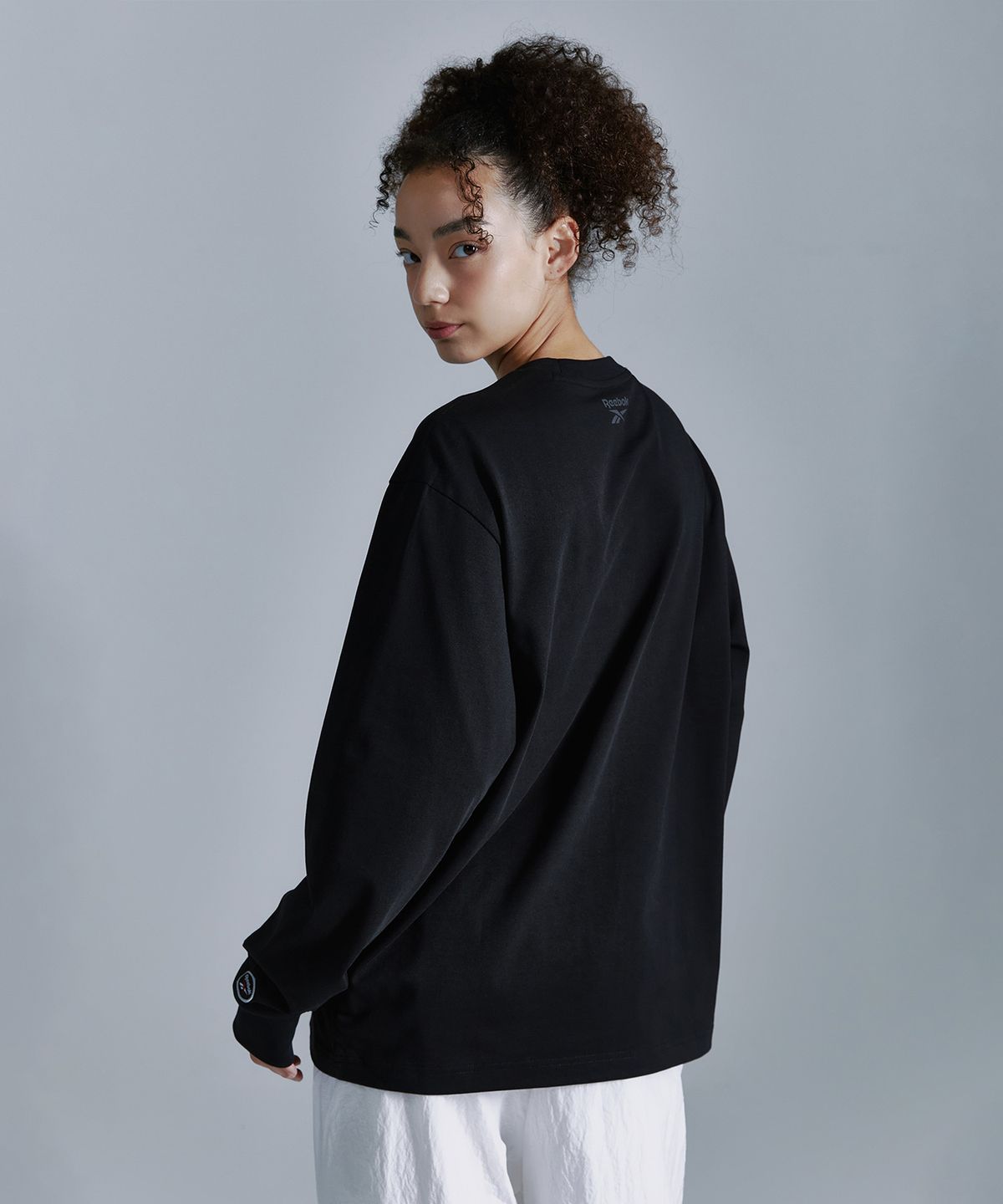 리복(REEBOK) 벡터 아카이브 롱슬리브 - 블랙