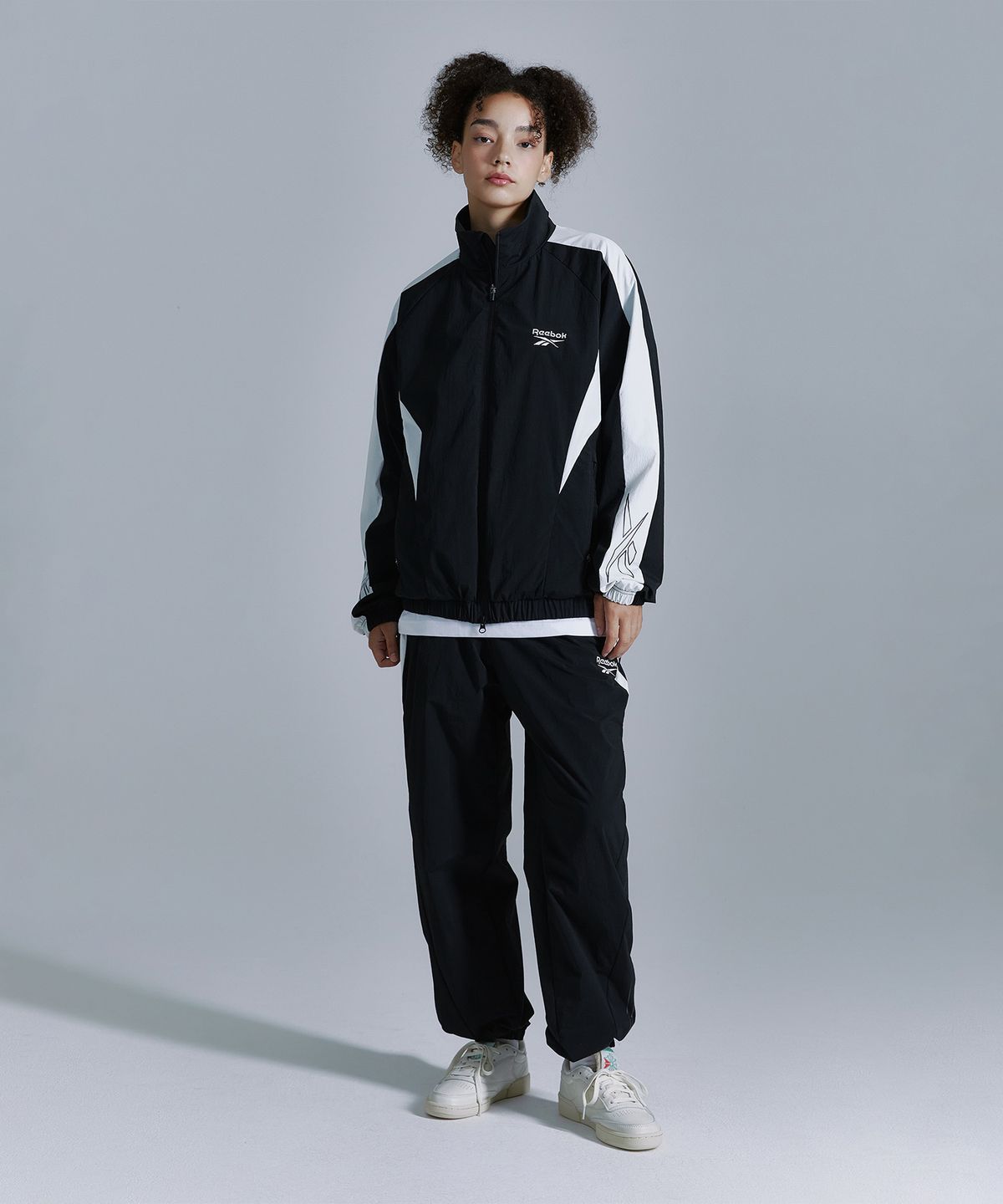리복(REEBOK) 플로우 윈드 브레이커 - 블랙