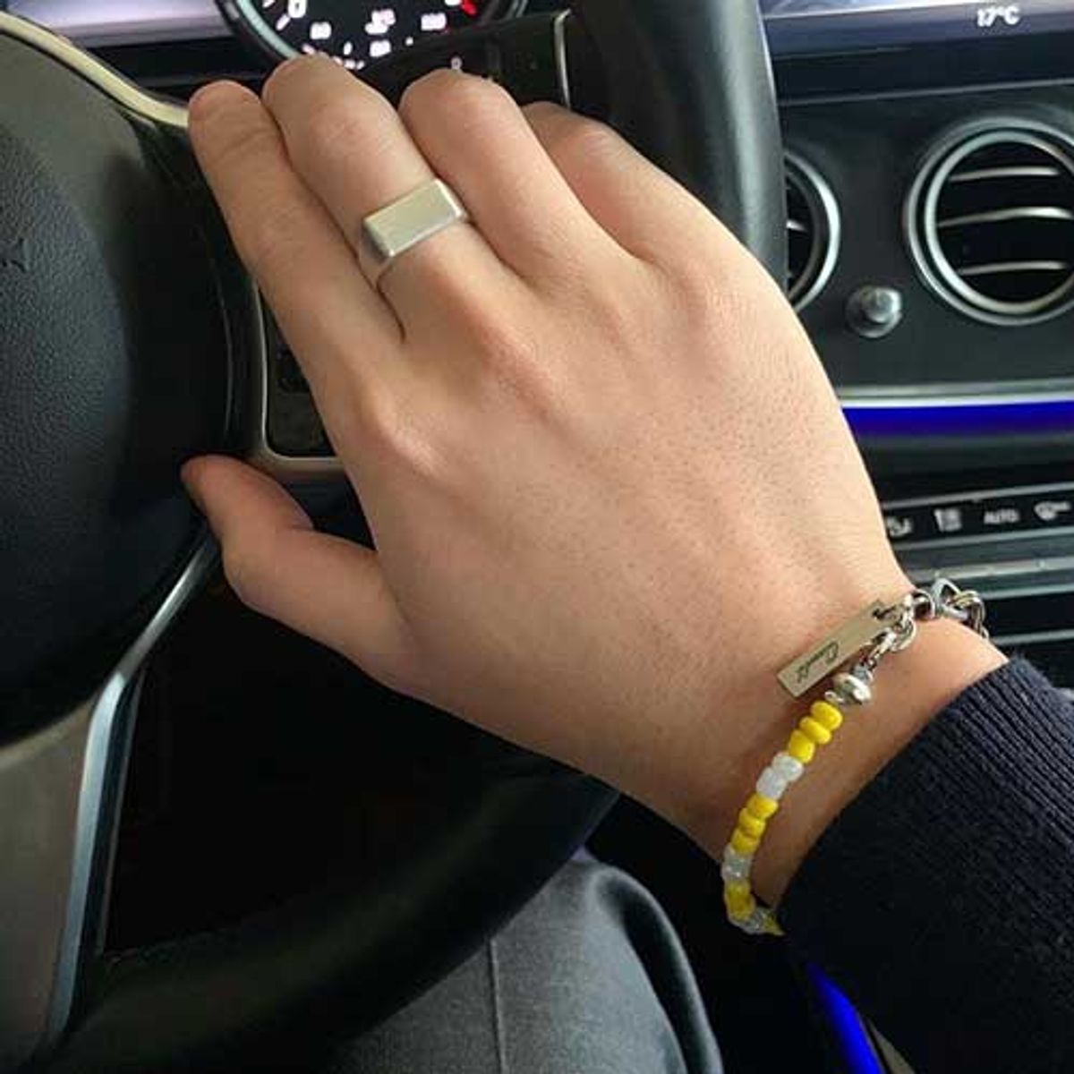 쿠콥(QOOCOBB) 옐로우 Honeybee 비즈 팔찌 Unfreedic Bracelet-02