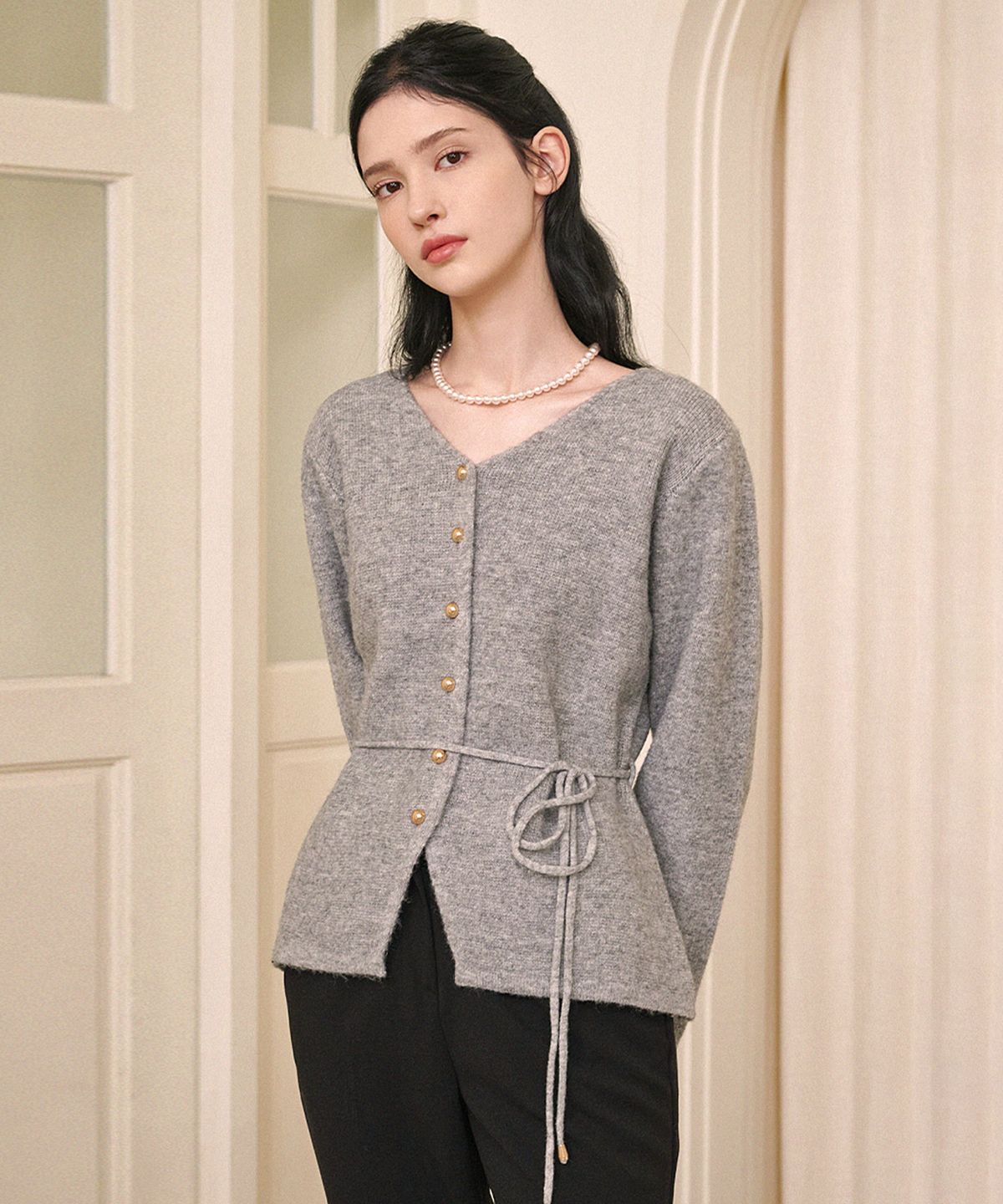 미케네(MICANE) 이븐 울 브이-넥 스트랩 가디건
