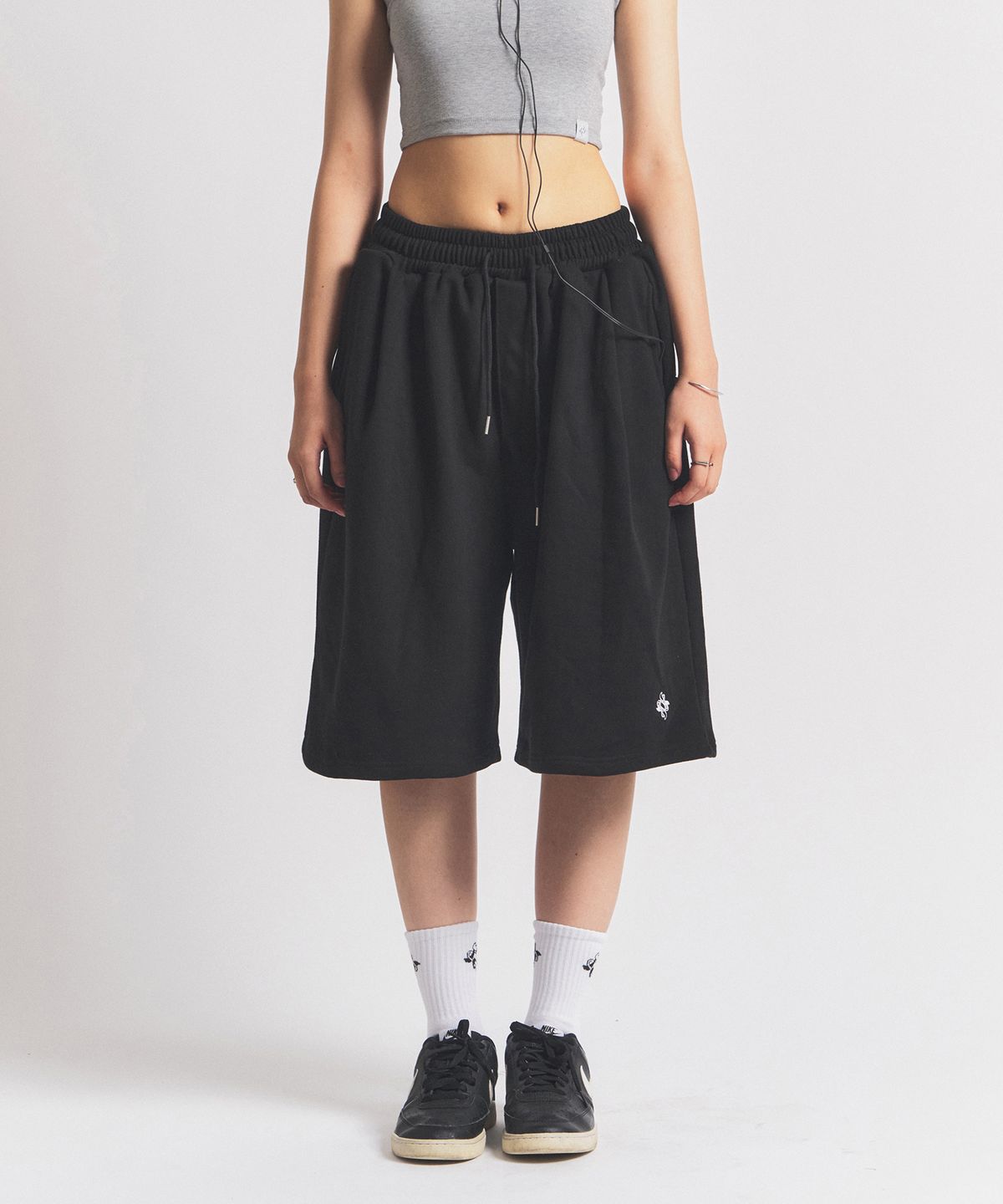 닐라이즈(NEALIZE) Cotton Bermuda Pants Black