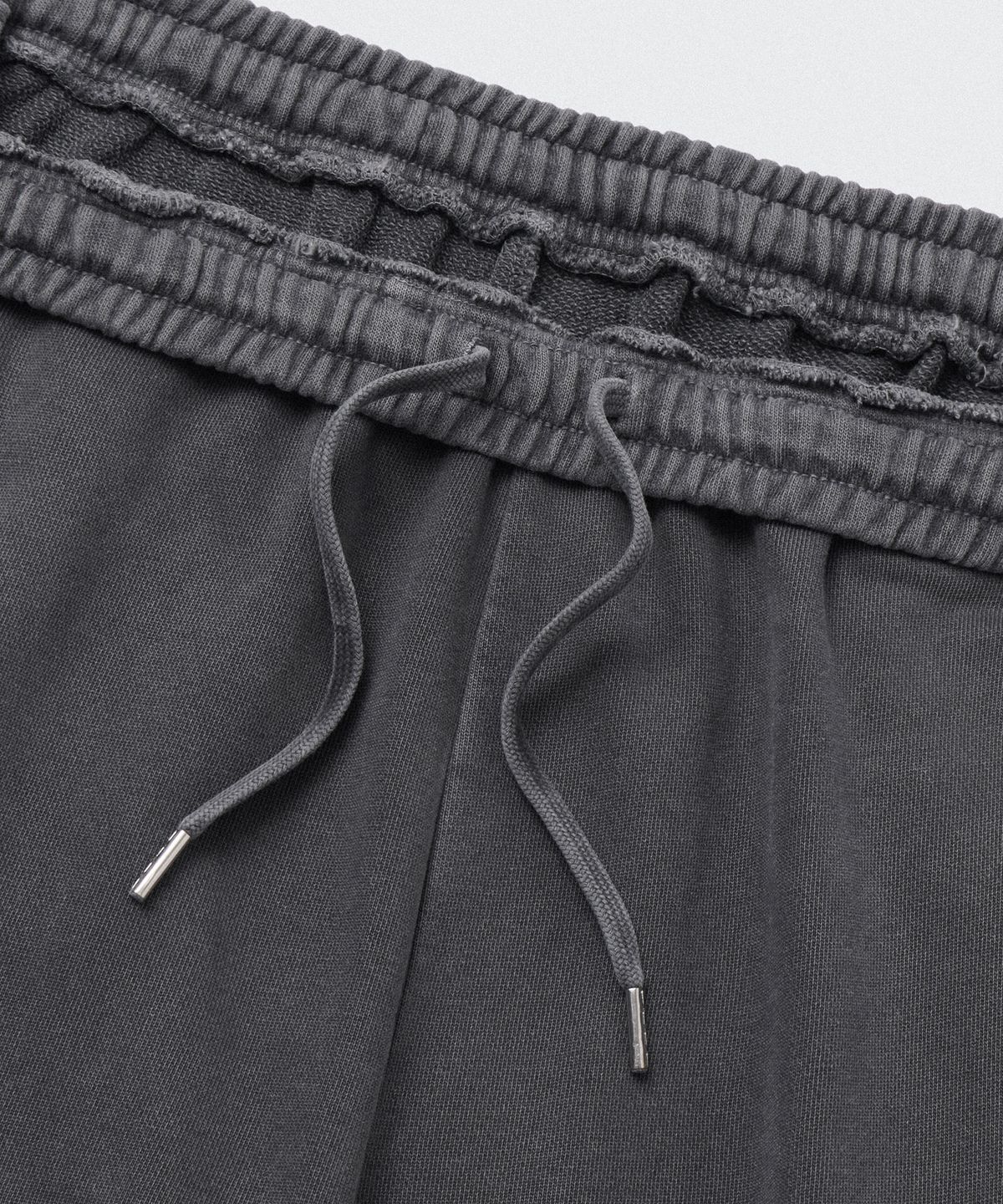 무신사 스탠다드(MUSINSA STANDARD) 피그먼트 카고 스웨트 팬츠 [차콜 그레이]