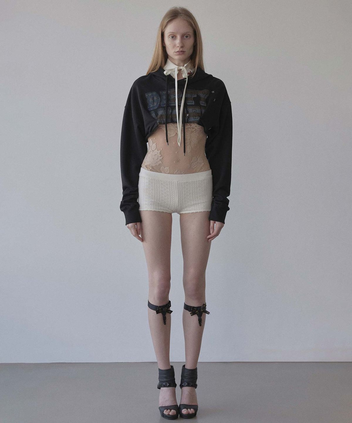 스컬프터(SCULPTOR) Glitter Flag Crop Hoodie Black