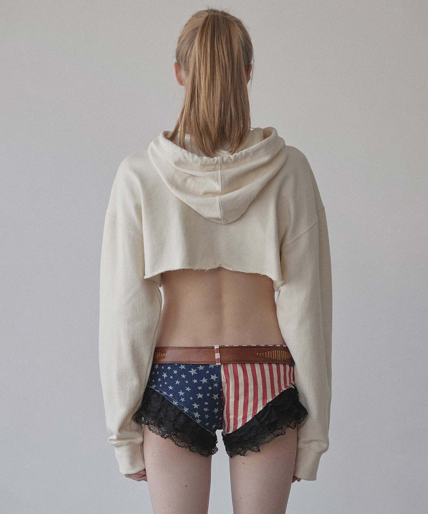 SCULPTOR) Glitter Flag Crop Hoodie｜3color