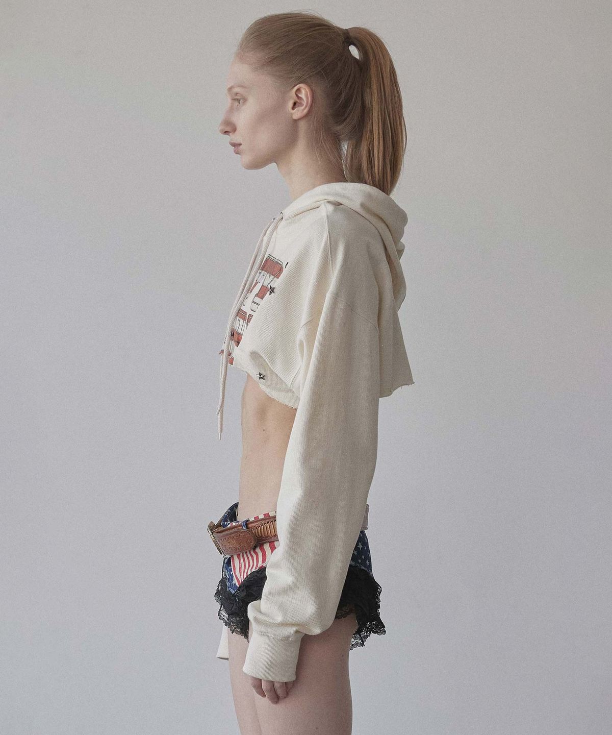 스컬프터(SCULPTOR) Glitter Flag Crop Hoodie Raw