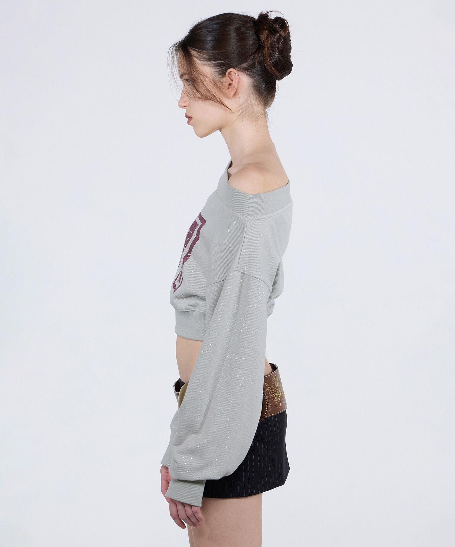 MUSINSA | SCULPTOR Off-Shoulder Cropped Sweatshirt Sage