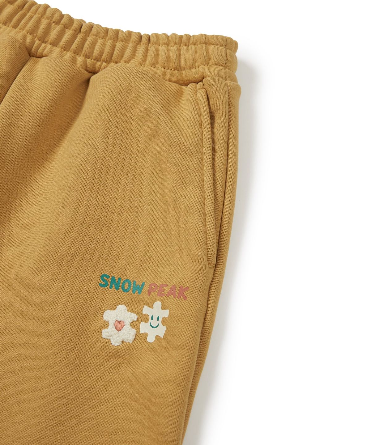 스노우피크 어패럴 키즈(SNOWPEAK APPAREL KIDS) 키즈 그래픽 조거 팬츠 (S24FKFFP80) Mustard