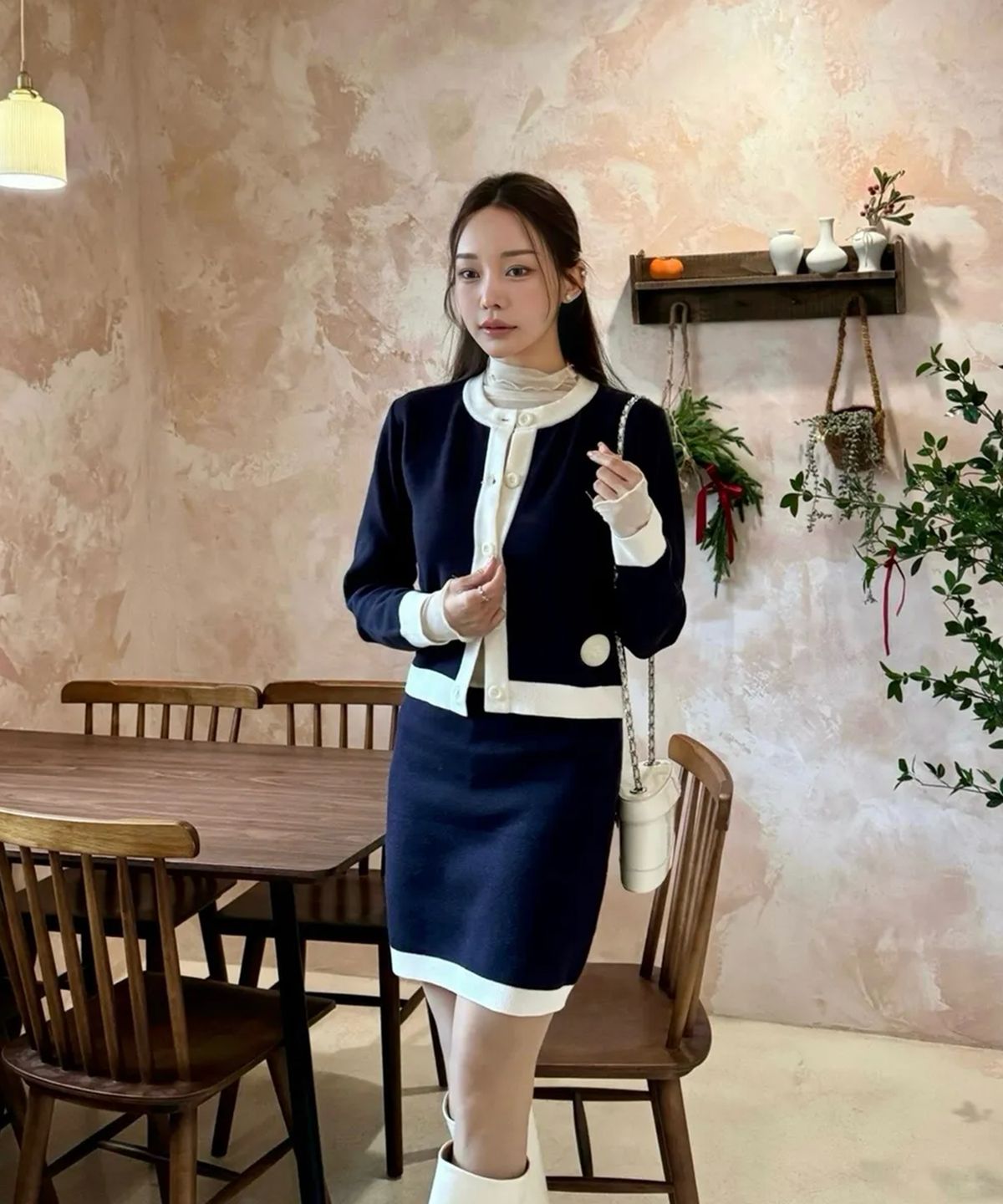 셀리티오(SELITIO) 라인 포인트 소프트 니트 셋업 네이비